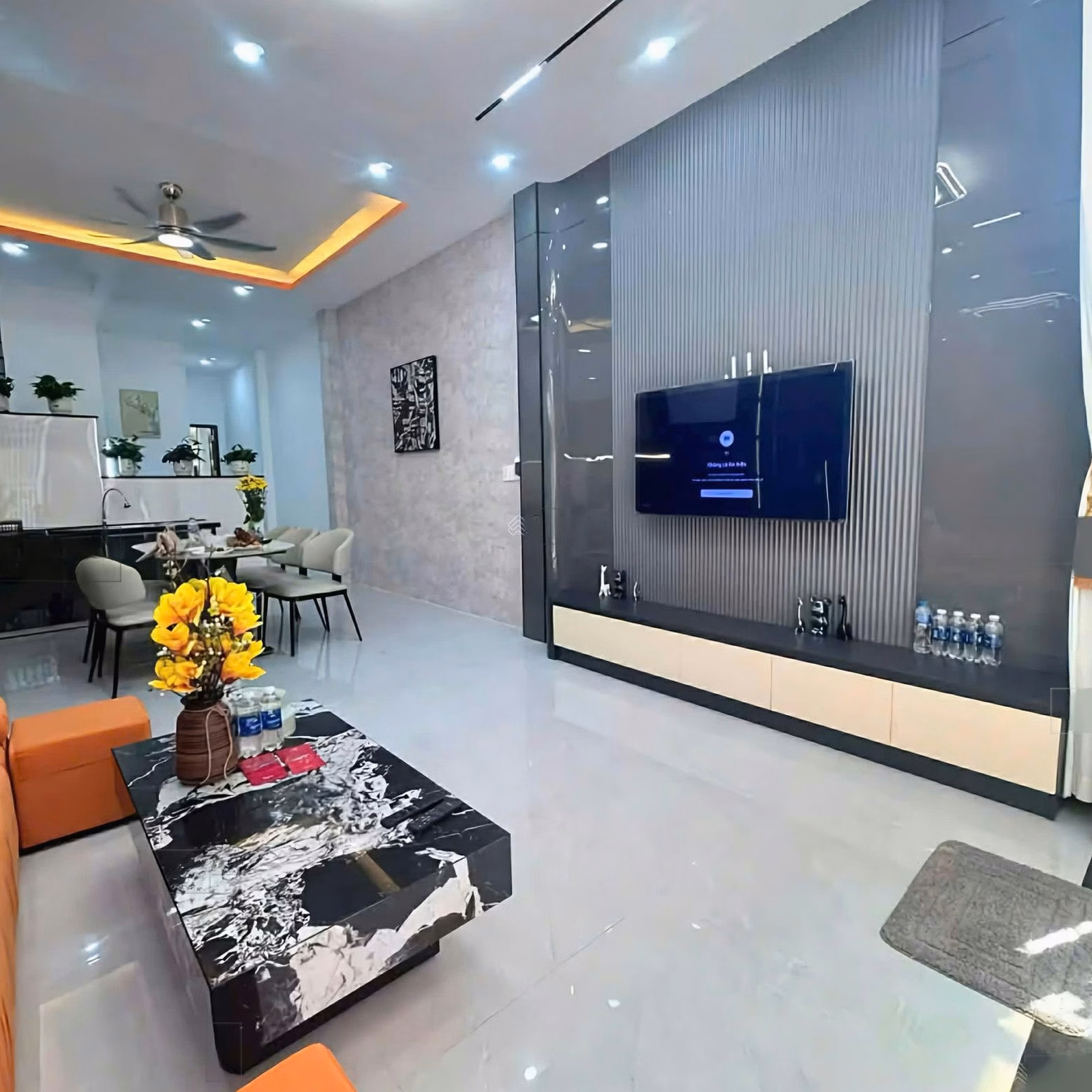 The owner needs to urgently sell a 2-storey house with 2 sides and a car, full furniture - Da Nang Center