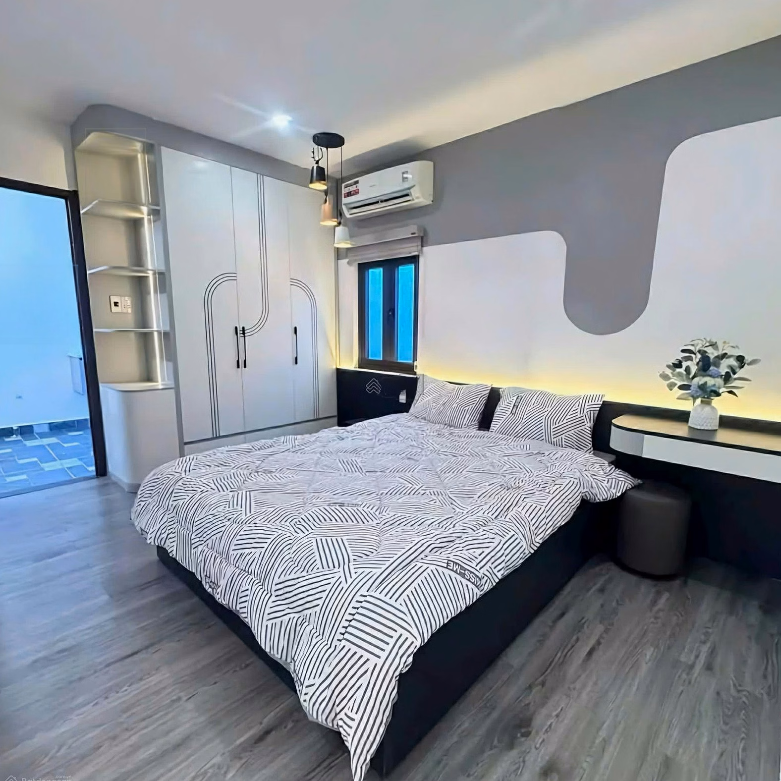 The owner needs to urgently sell a 2-storey house with 2 sides and a car, full furniture - Da Nang Center