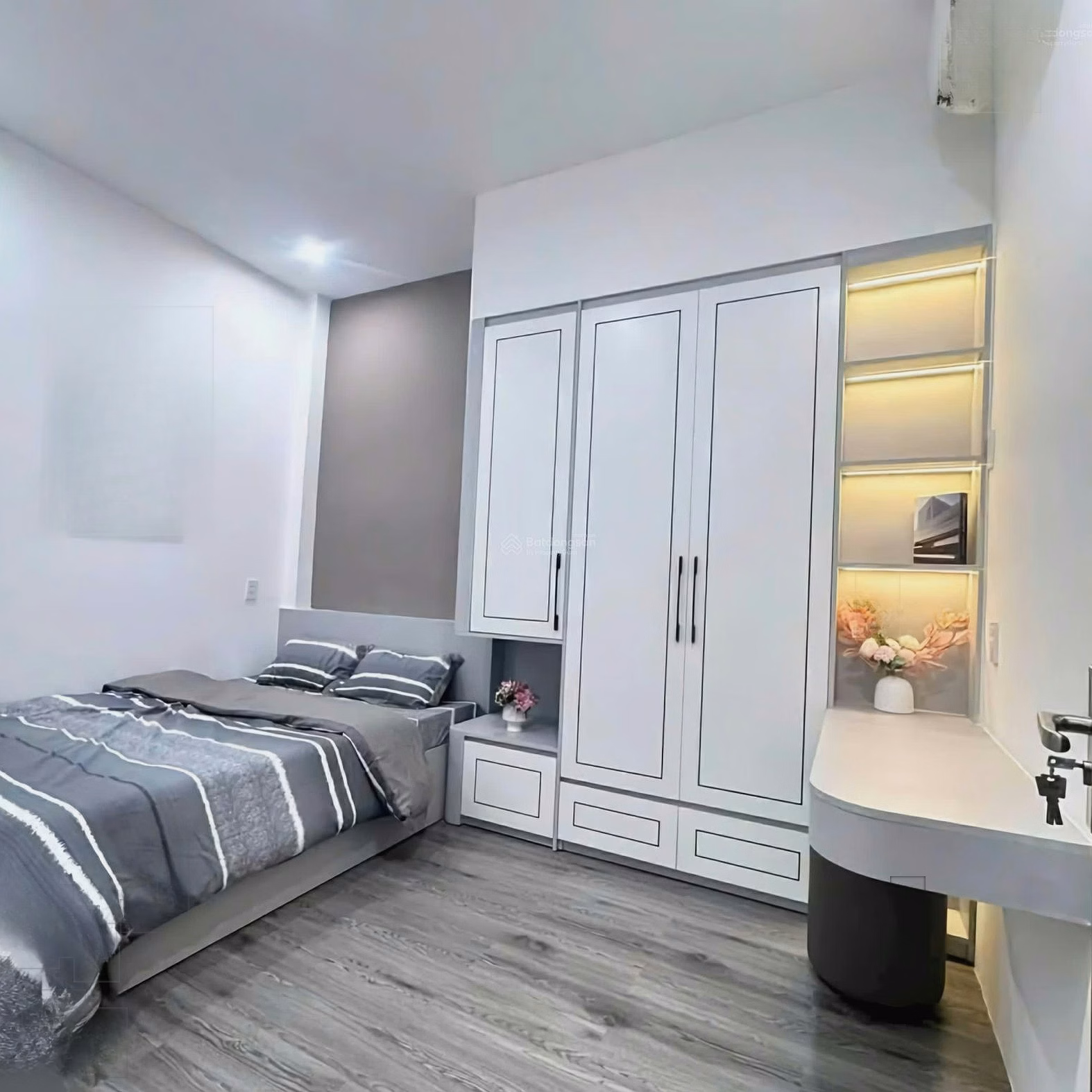 The owner needs to urgently sell a 2-storey house with 2 sides and a car, full furniture - Da Nang Center