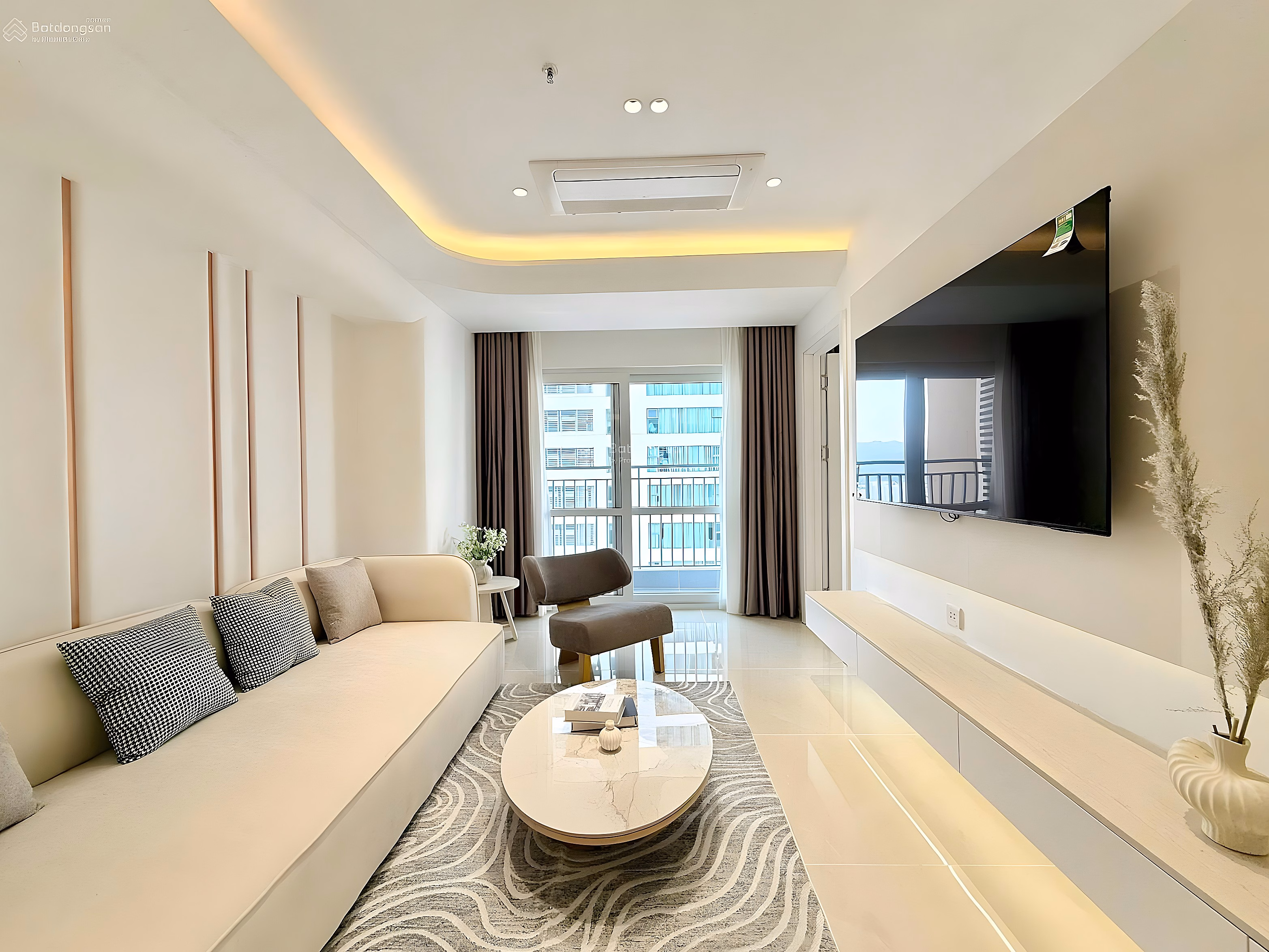 Classy apartment OC3, 36th floor, 14 units with open view, price not to be missed