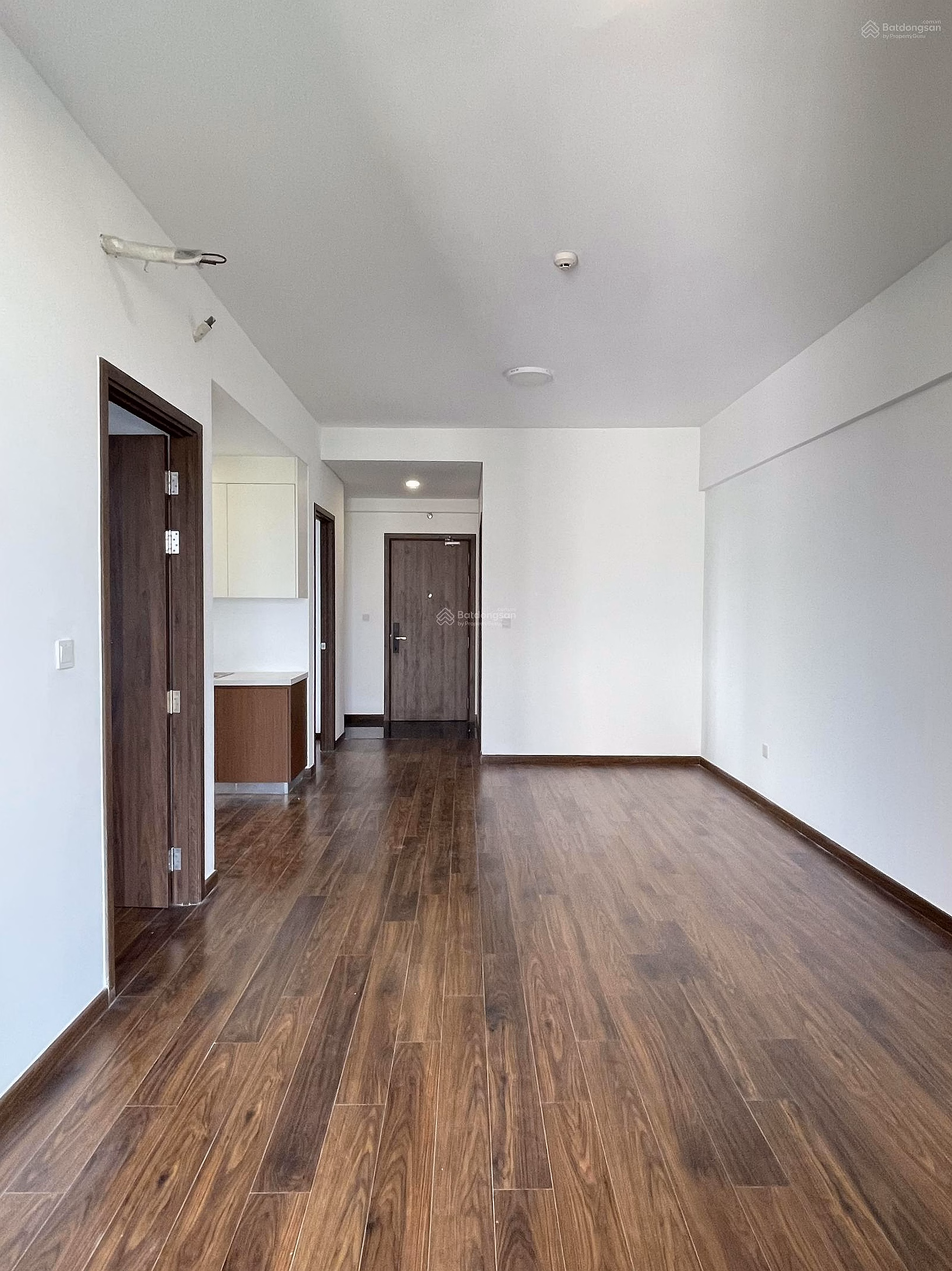 Selling 79m2 corner apartment with Mizuki Park canal view, pink book ready, house ready to hand over
