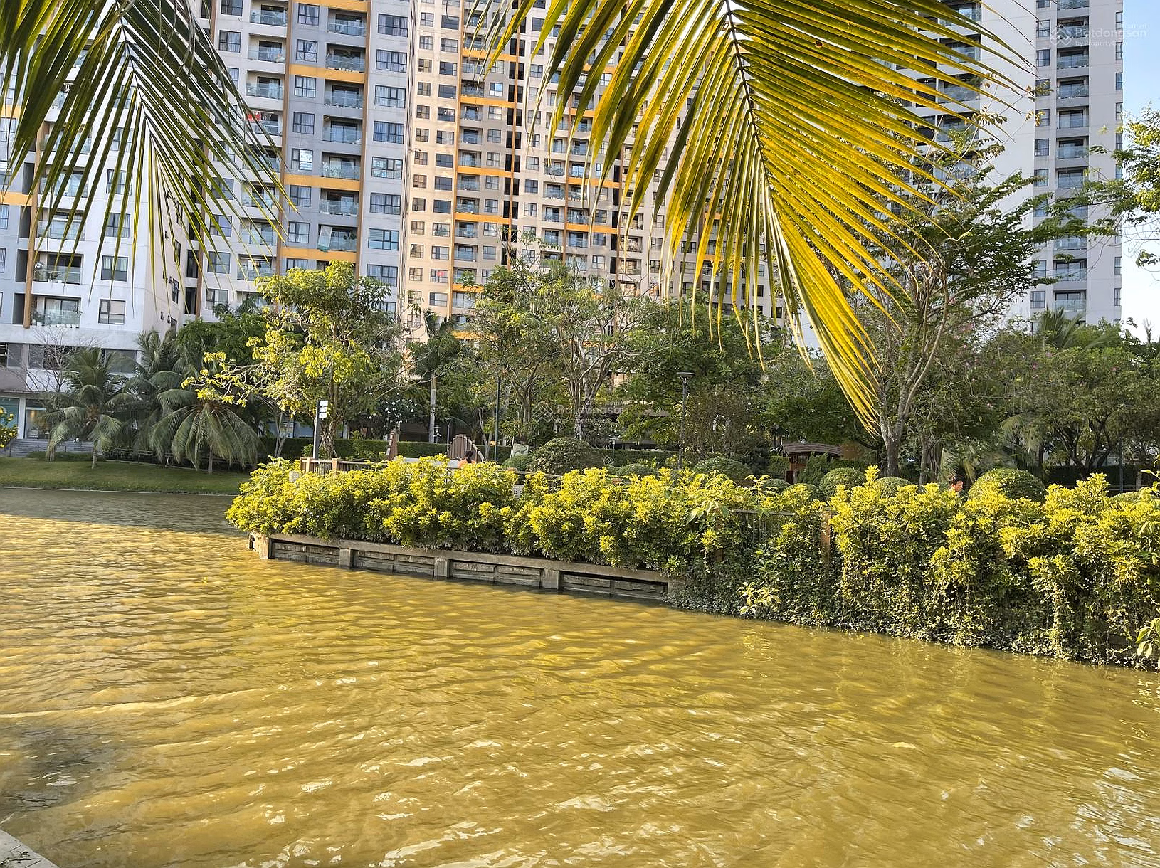 Selling 79m2 corner apartment with Mizuki Park canal view, pink book ready, house ready to hand over
