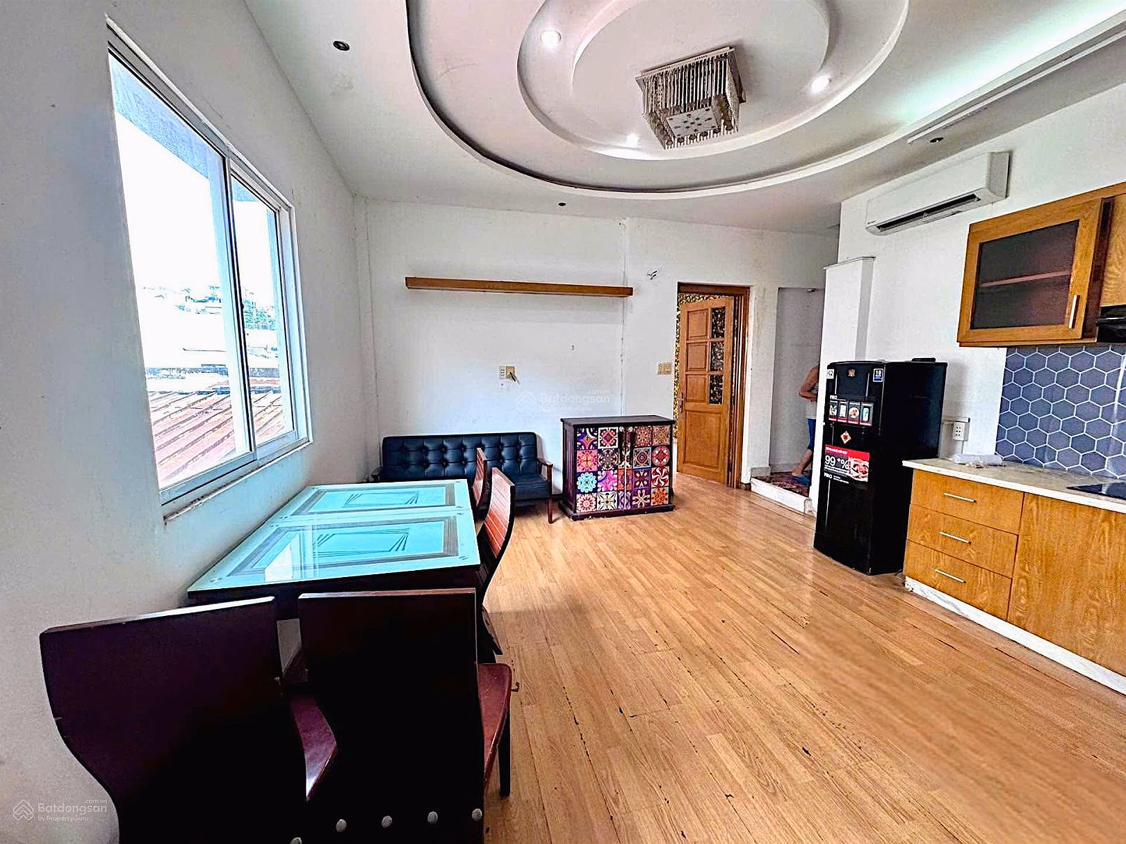 Vo Van Tan District 3, central frontage, 52m2, private book, good exploitation, only 2 billion 9