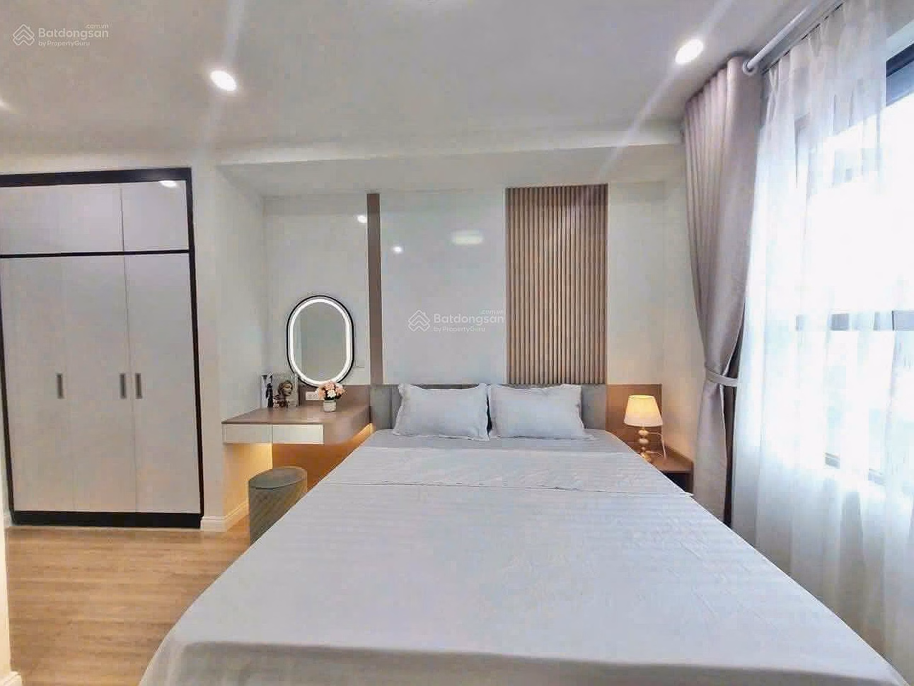 Apartment for sale at 43 Pham Van Dong. Cheap price 5 billion 990. Area 69.8m2