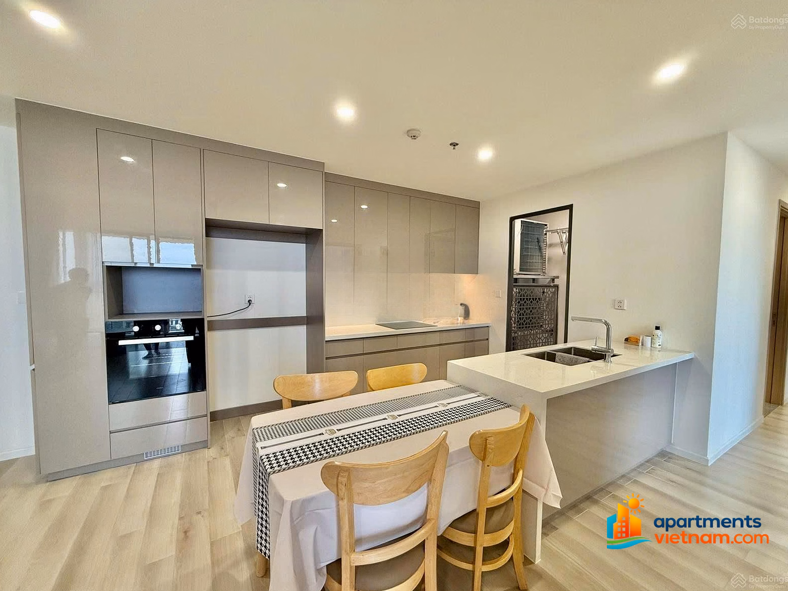The owner sent for quick sale 3 bedrooms with park view, fully furnished for only 7 billion 3 at Masteri Center Point