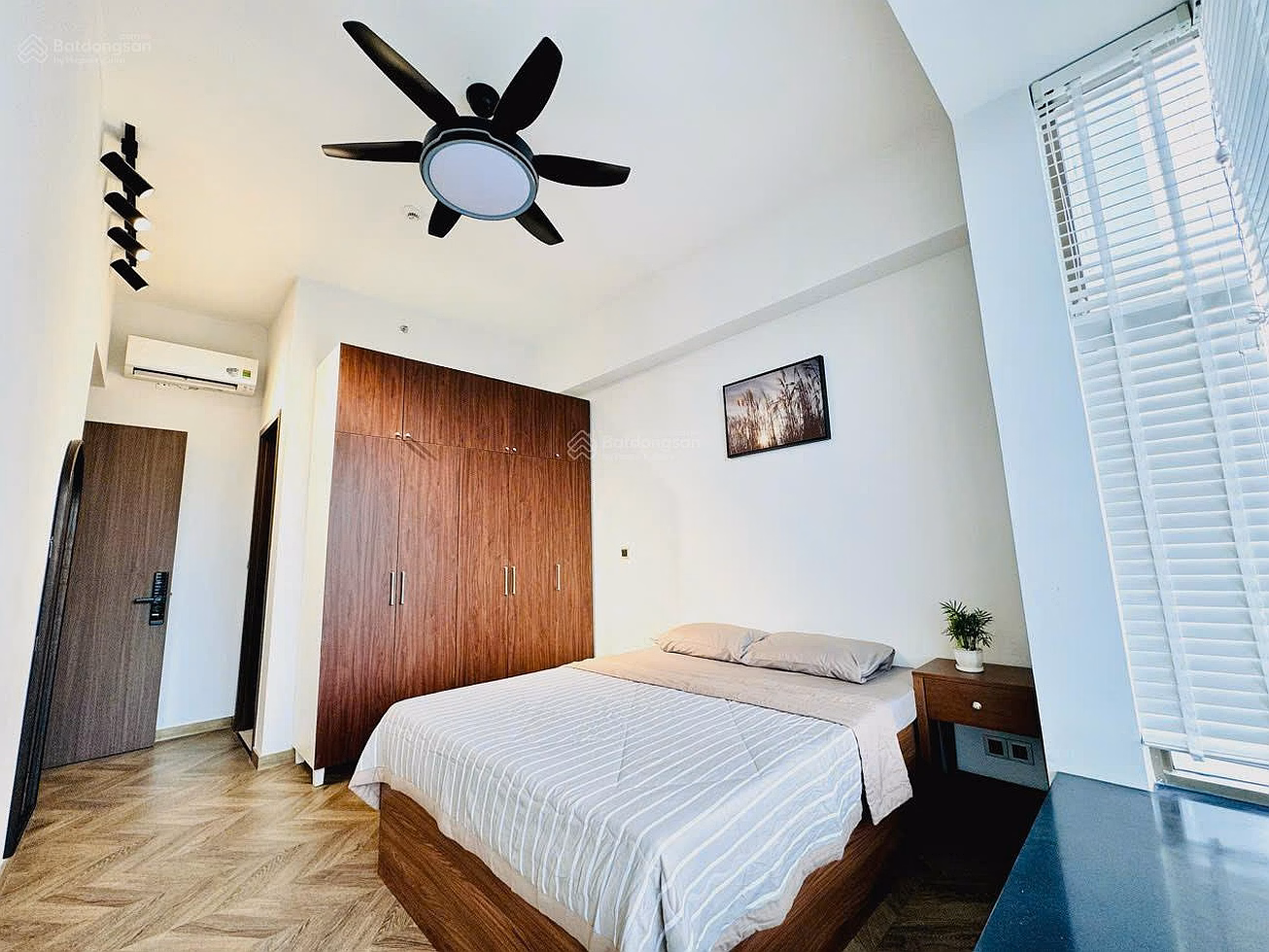 Midtown apartment for rent, 2 bedrooms, low floor, fully furnished, 2 balconies, basement car parking