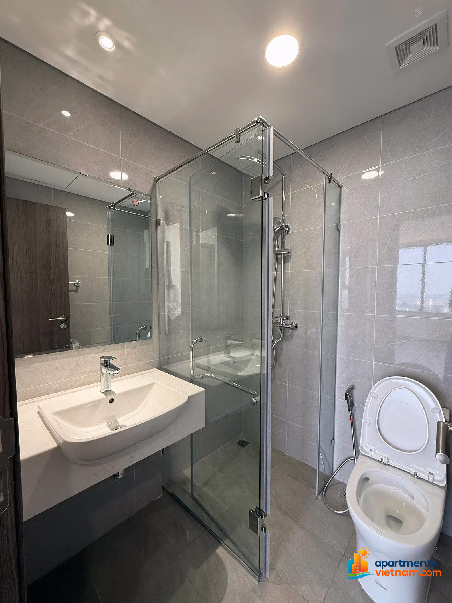 Owner for rent 2 bedroom apartment FPT Plaza 3, 100% new, park, sea view, cool south direction