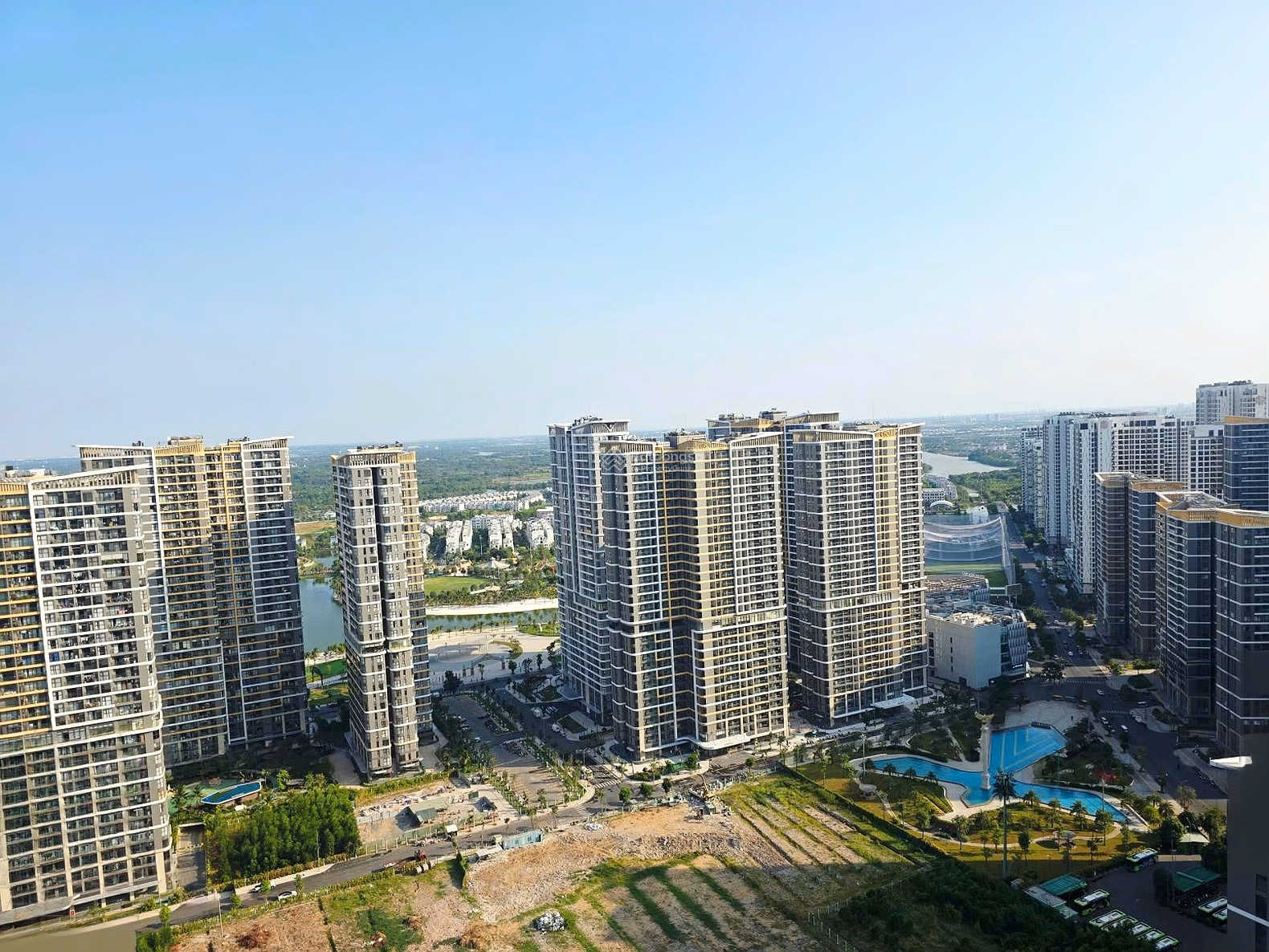 Quick sale of 2 bedroom apartment facing southeast, extremely beautiful view of 36ha park, square, Dong Nai river