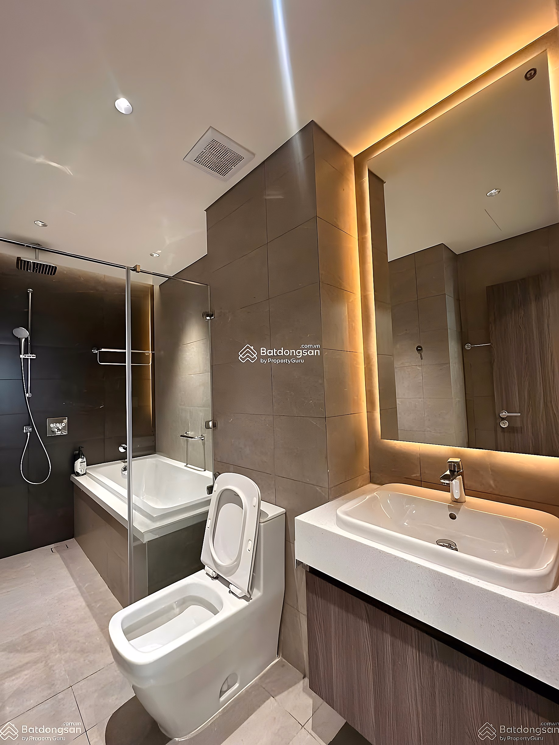 Owner urgently selling apartment Him Lam Cho Lon Hau Giang, District 6, 2 bedrooms, 83m2, pink book, price 4 billion: 0932 874 *** - Hoa
