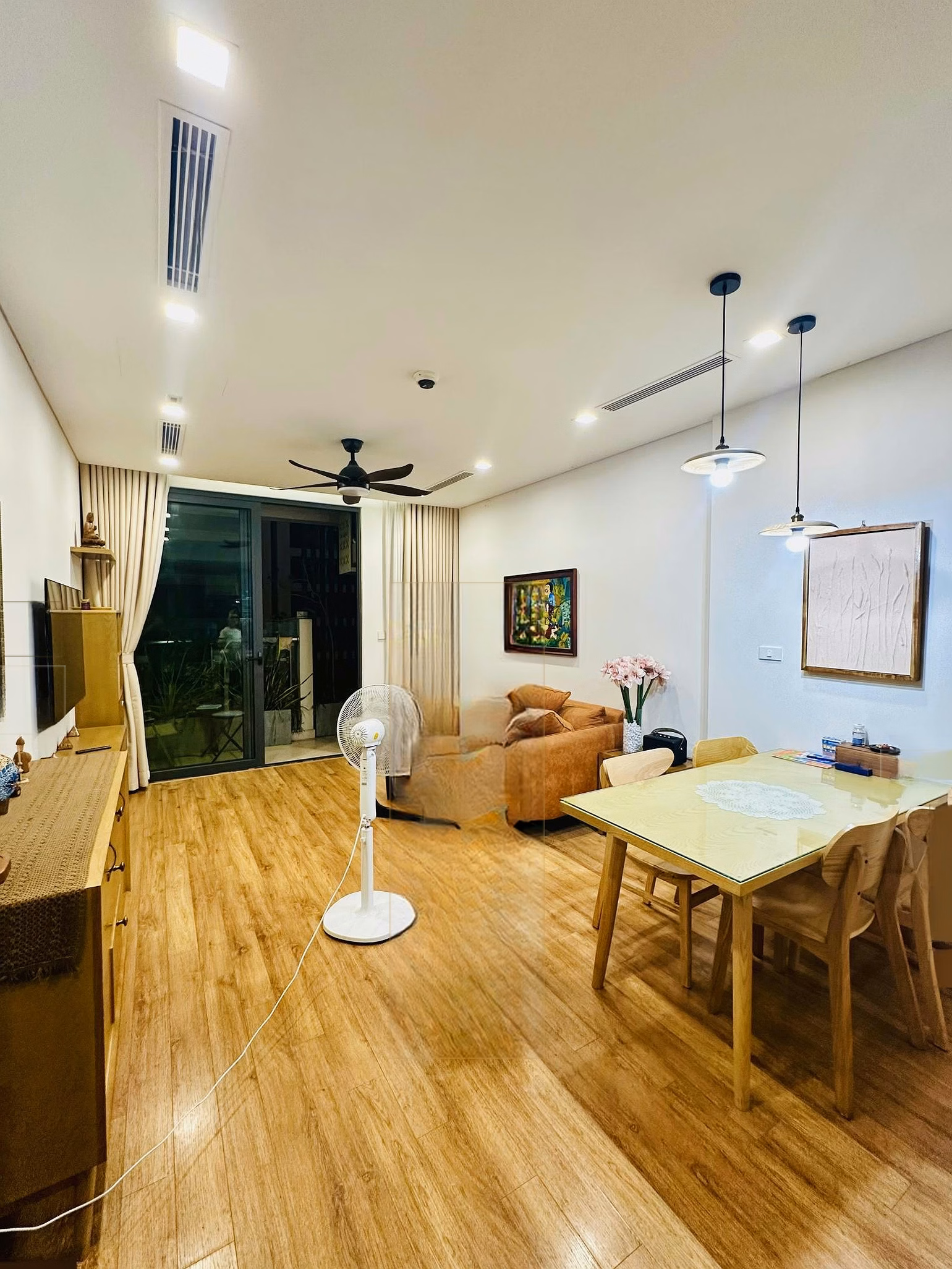 Good price, I rent a 2-bedroom apartment, 2 bathrooms, area 75m, airy house for 17 million at The Legend