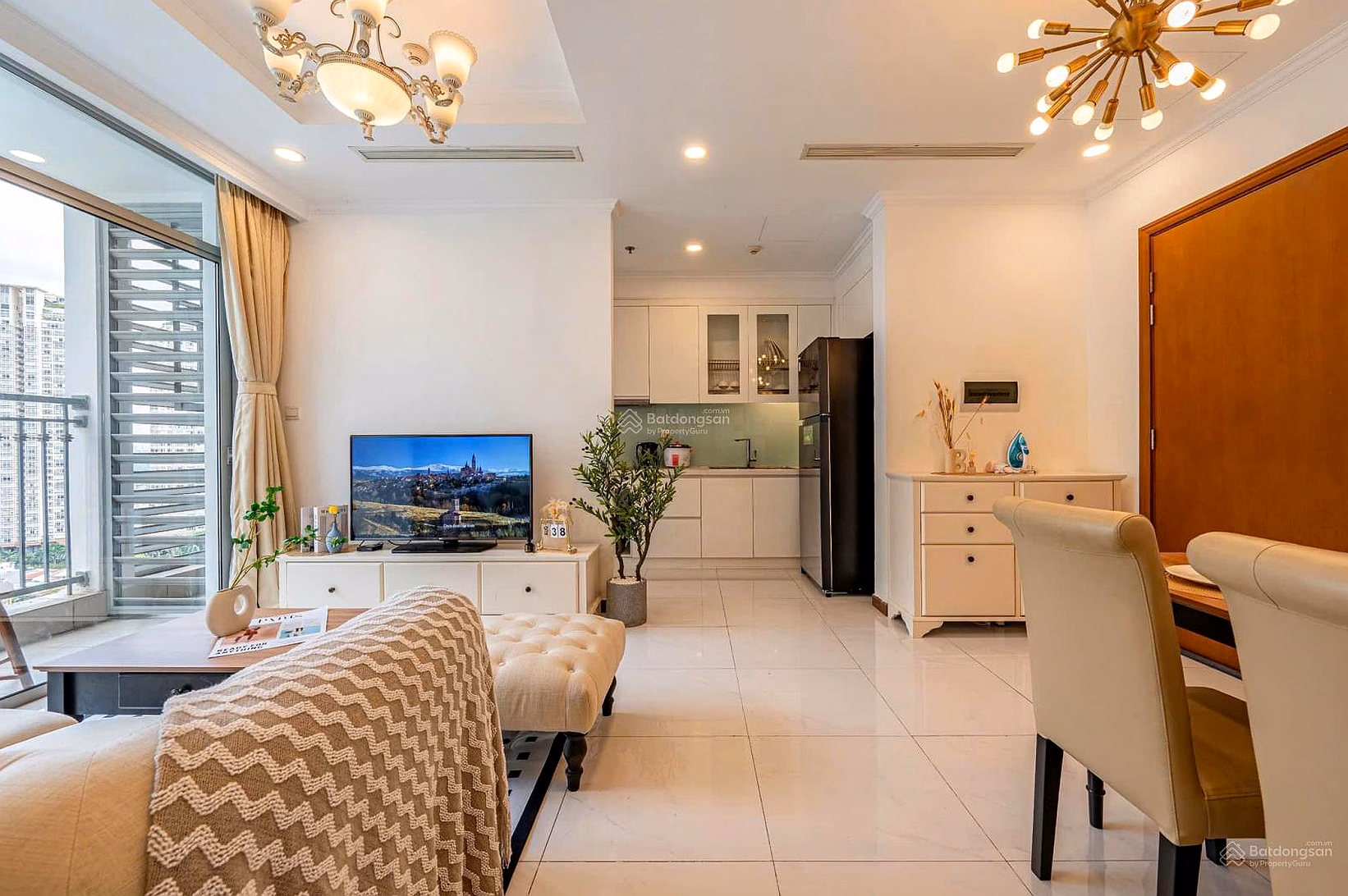The owner sells Au Co Tower apartment complex, area 88m2, 3 bedrooms, 2 toilets, red book 4.1 billion - 0932 874 ***