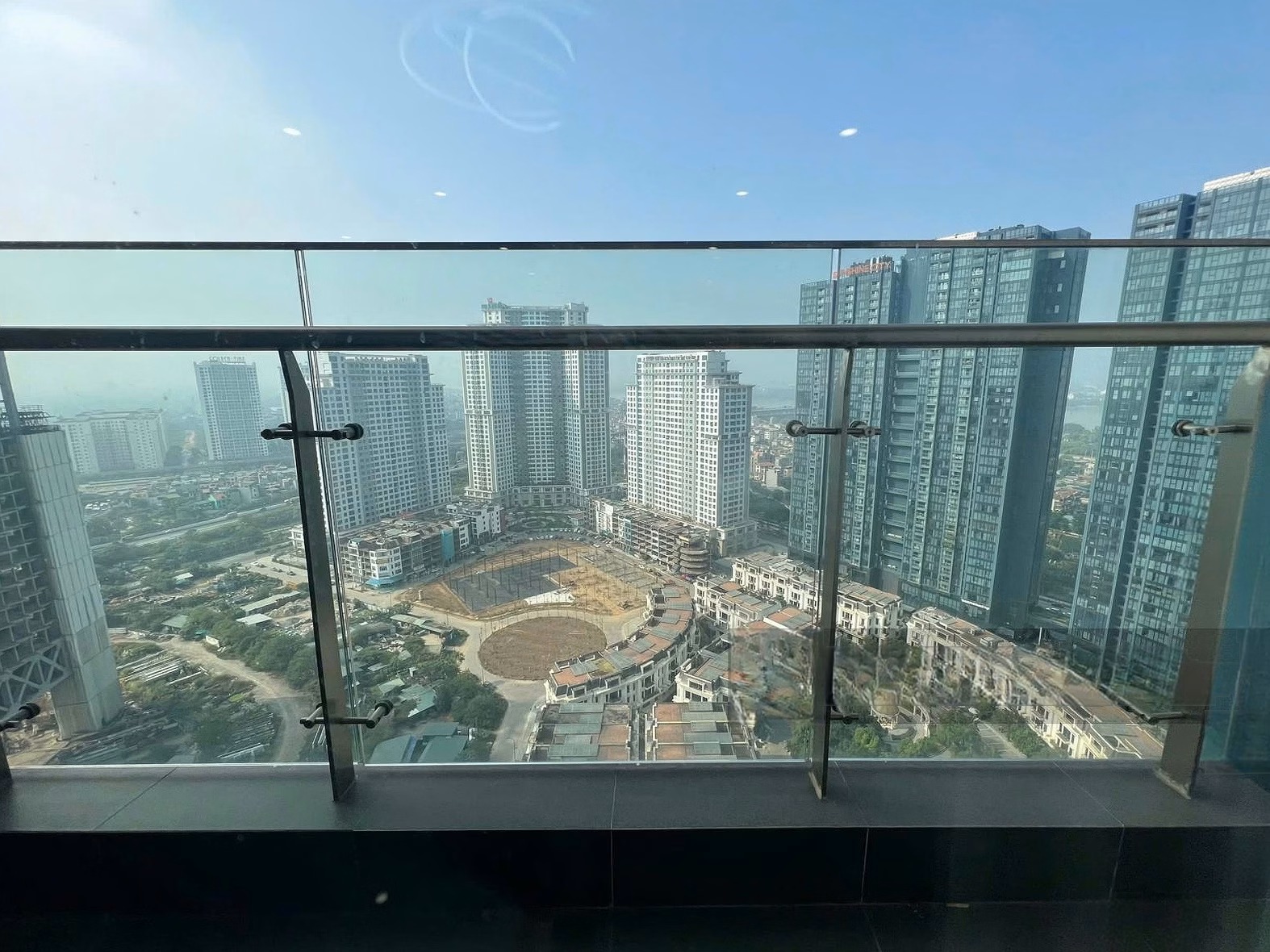 3 bedroom apartment for sale - Sunshine City building - 98.6m² - Internal view - high floor of S56 building - Price: 10 billion (book)