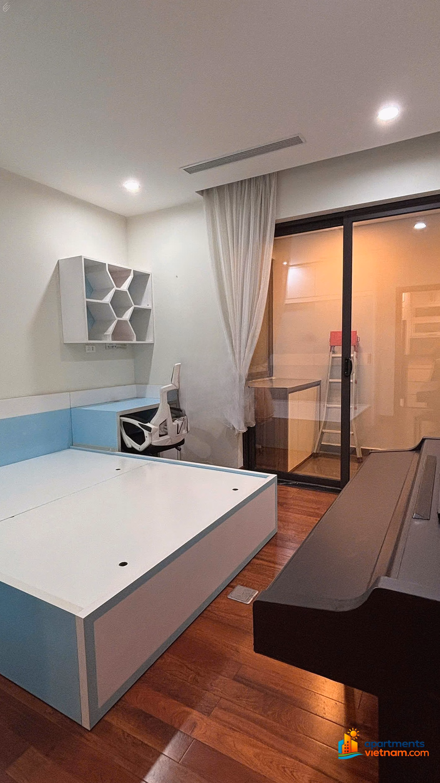 3-bedroom apartment for rent, 128m2, high-class, price 35 million at Sun Grand City Thuy Khue Residence