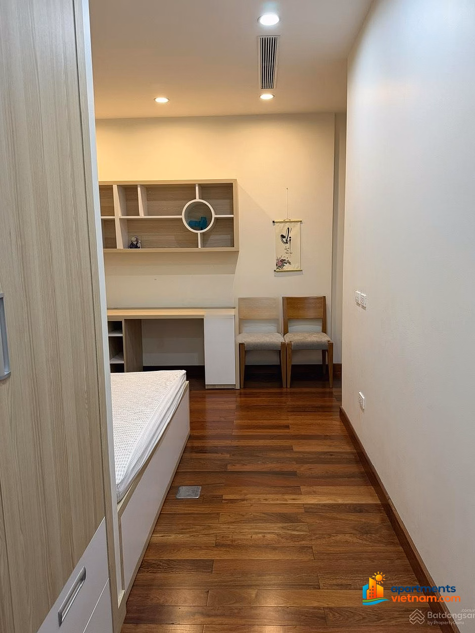 3-bedroom apartment for rent, 128m2, high-class, price 35 million at Sun Grand City Thuy Khue Residence
