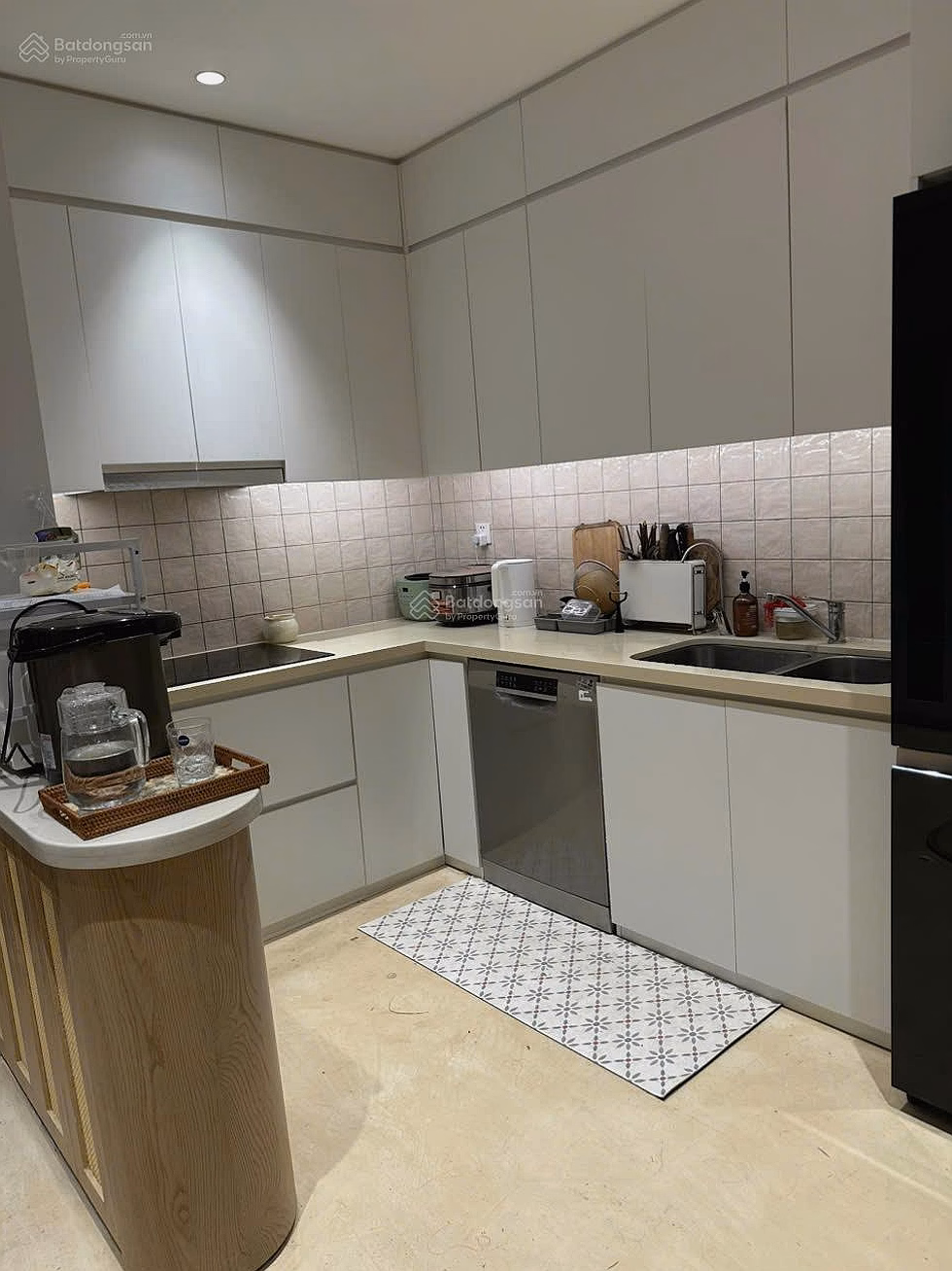 Owner offers to sell 82m2 corner apartment at Pearl1 building - My Dinh pearl - fully furnished for 8.8 billion including fees