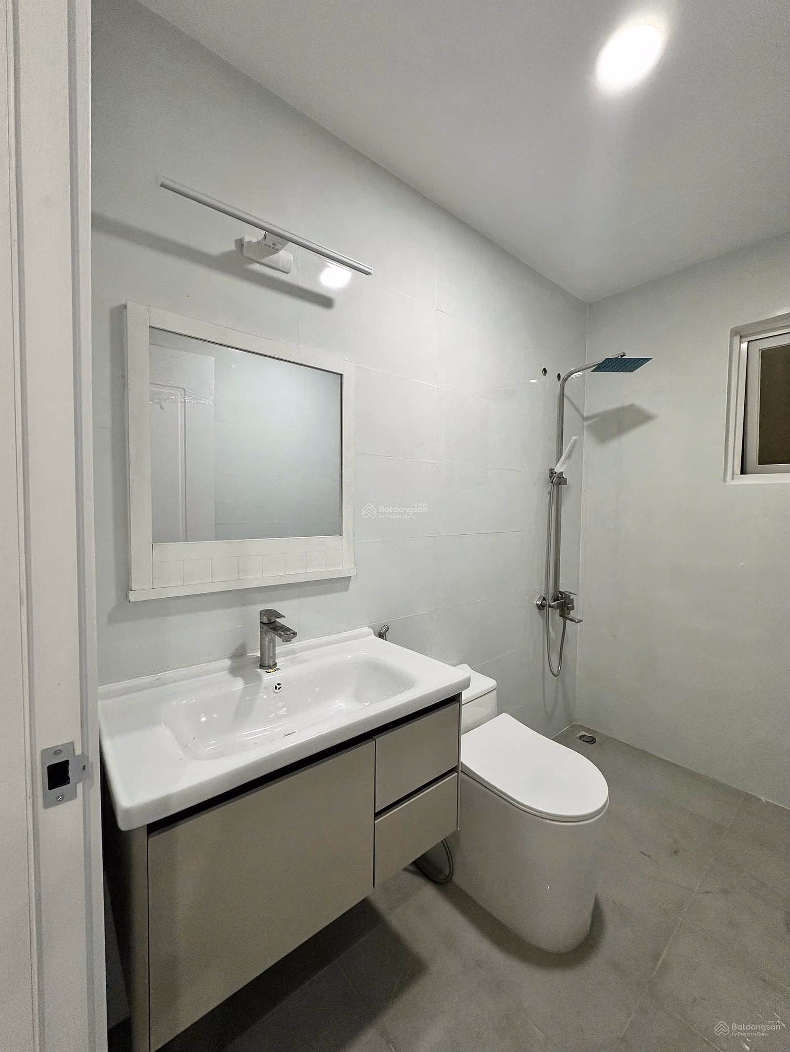 HOT Apartment for rent at The Everrich - District 11. Area: 116m2, 2 bedrooms, 2 bathrooms. Price: 20 million FULL INTERIOR Contact: 0779 072 ***
