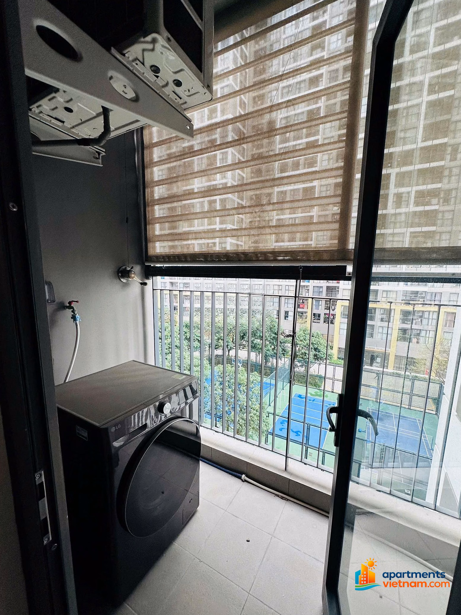 Urgent sale of 2 bedrooms, corner area of ​​74.1m2, available for rent at R1.01 Zenpark, price 5.4 billion, SE direction (reduced)