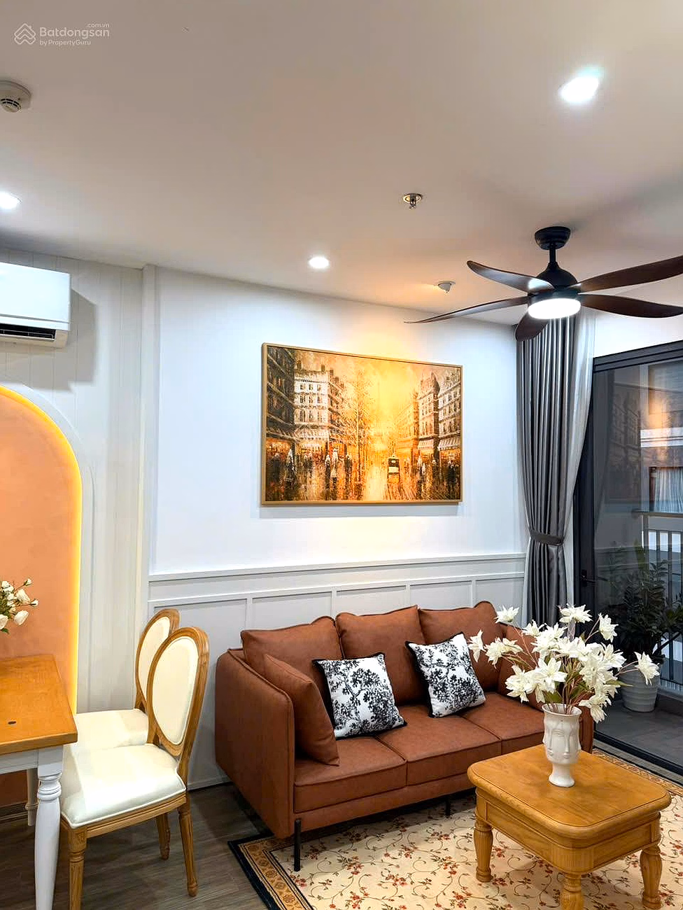 The owner sells the apartment: 2 bedrooms 55m2 - 4 billion fully furnished Vinhomes Smart City urban area