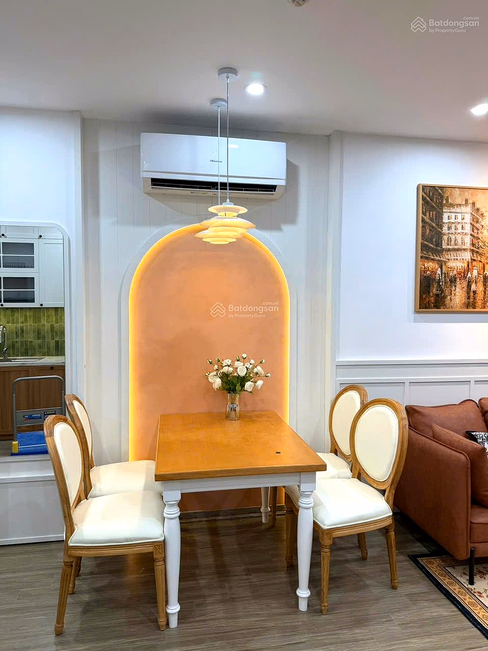 The owner sells the apartment: 2 bedrooms 55m2 - 4 billion fully furnished Vinhomes Smart City urban area
