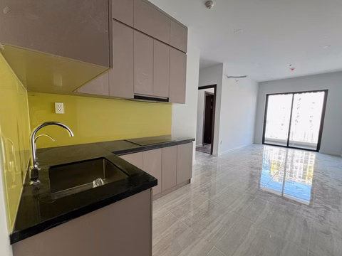 2 bedroom, 2 bathroom apartment with basic furniture priced at only 5.5 million/month at Bcons City
