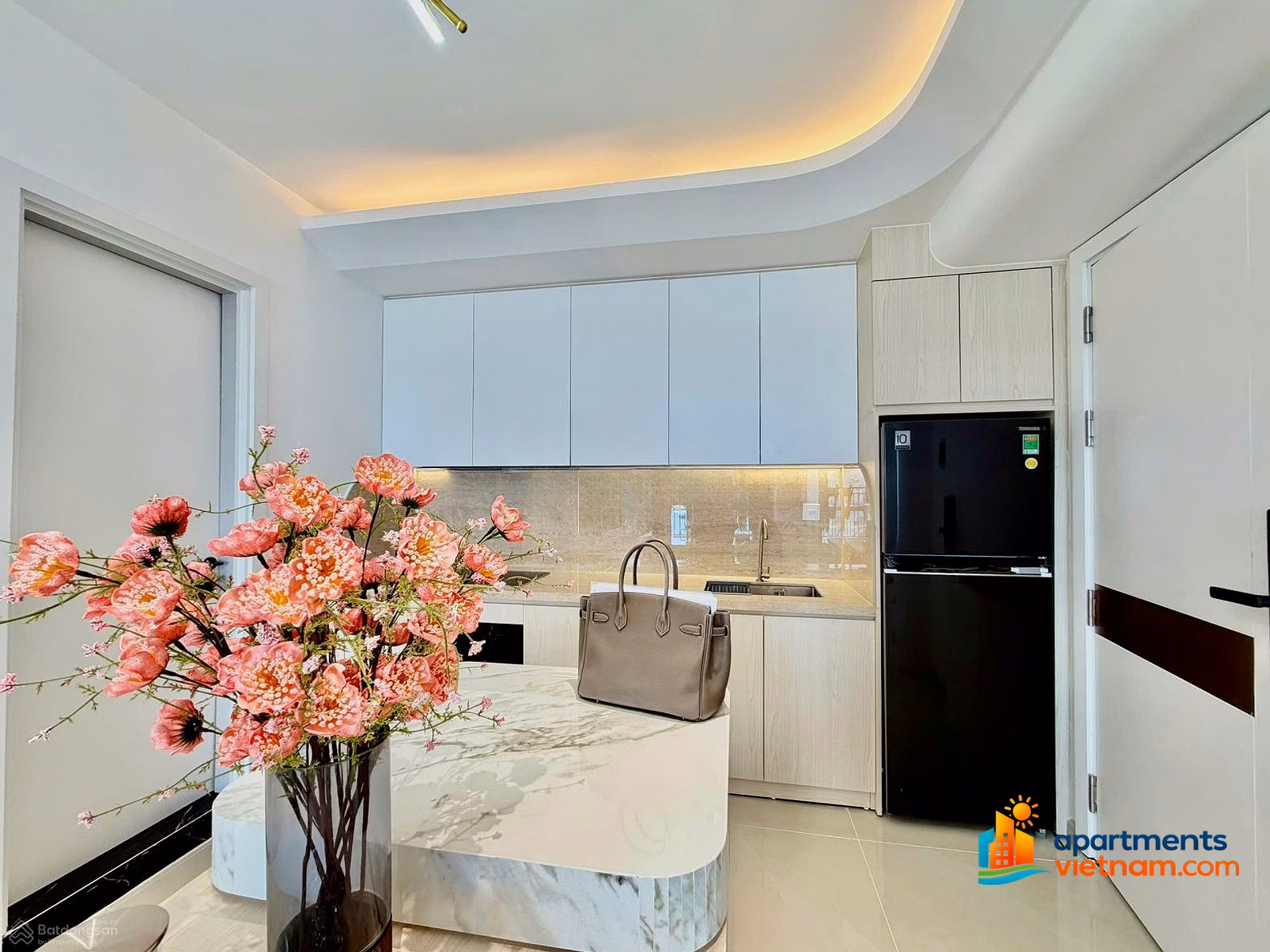 Kieu Trinh - At Any Price Selling high floor VIP apartment at rare affordable price 3220 (oc3 beach slot apartment)