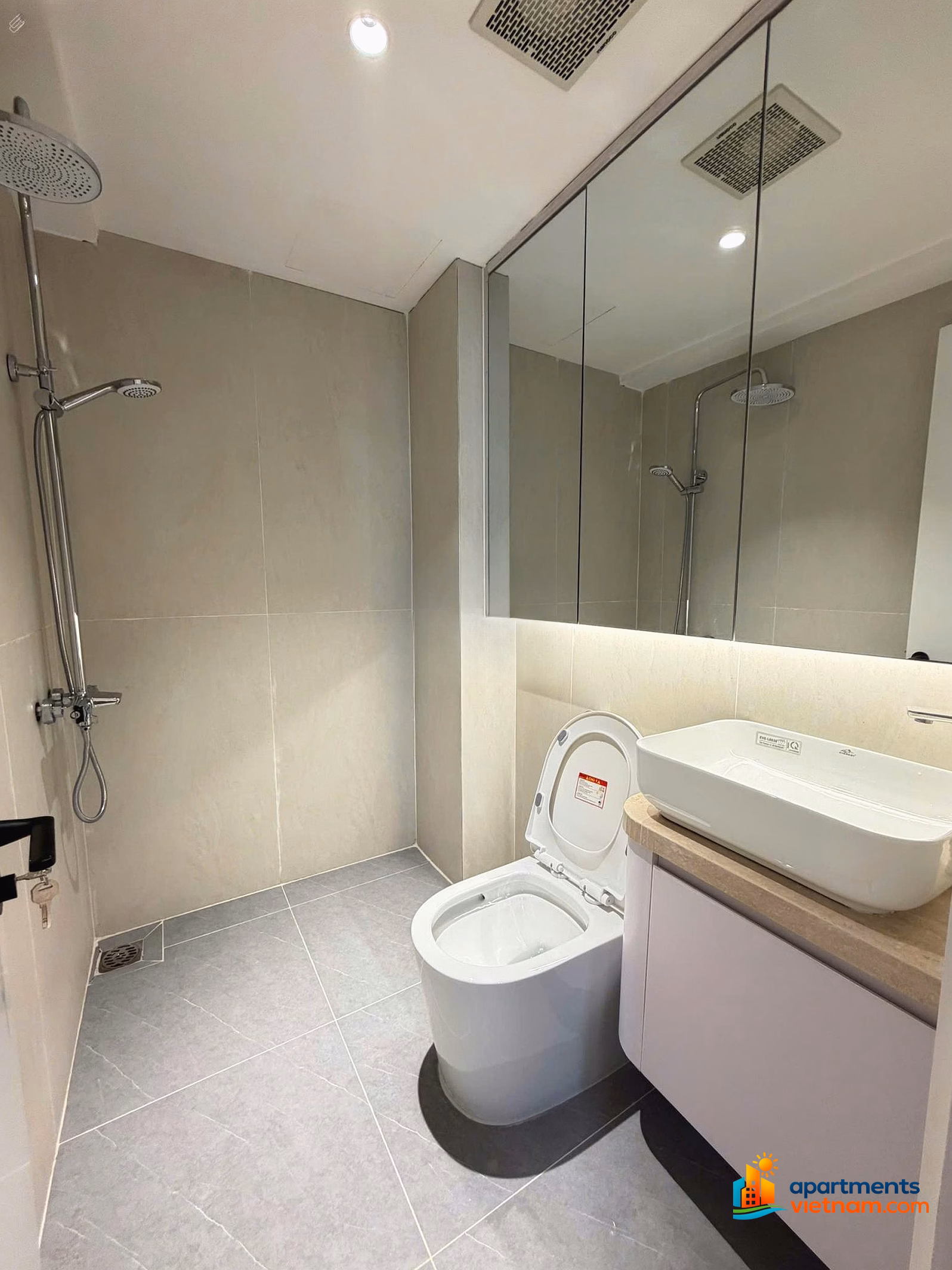 Kieu Trinh - At Any Price Selling high floor VIP apartment at rare affordable price 3220 (oc3 beach slot apartment)
