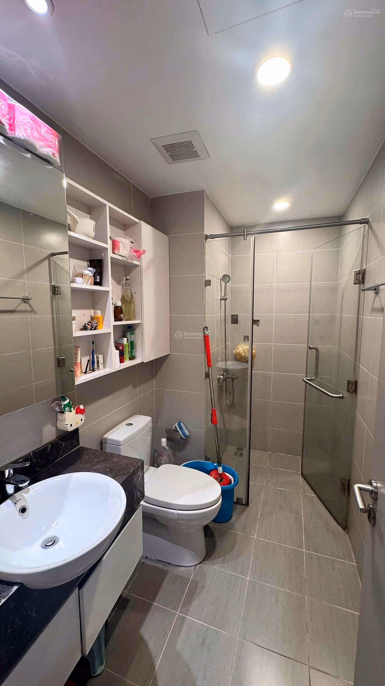 Price reduced quickly at Gold View, 7 billion 350, 81m2, 2 bedrooms, 2 bathrooms at Ben Van Don Street, District 4, Ho Chi Minh City
