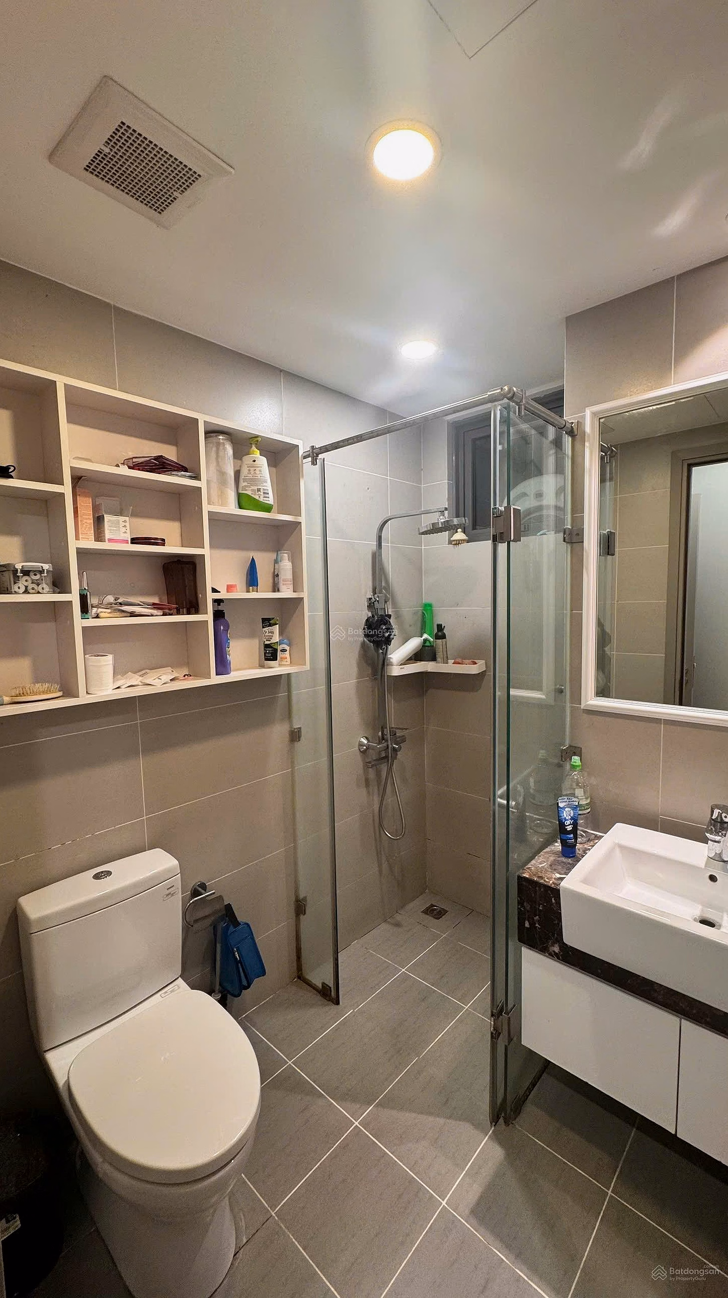 Price reduced quickly at Gold View, 7 billion 350, 81m2, 2 bedrooms, 2 bathrooms at Ben Van Don Street, District 4, Ho Chi Minh City
