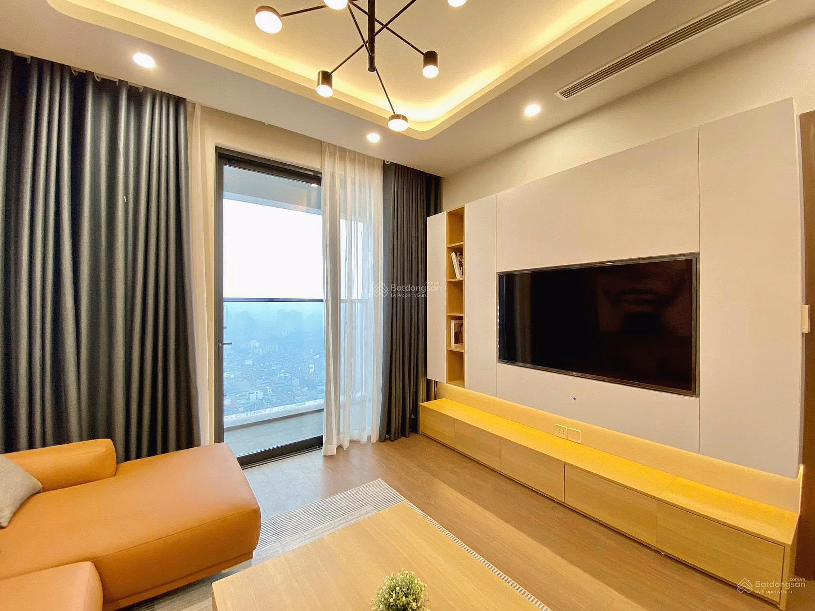 Rare: Owner sells Mipec Rubik apartment - 70m2, 2 bedrooms, full, 8.7 billion***