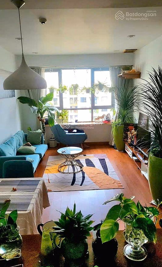 The owner needs to quickly sell the apartment at The Gold View, prime location right in front of Ben Van Don