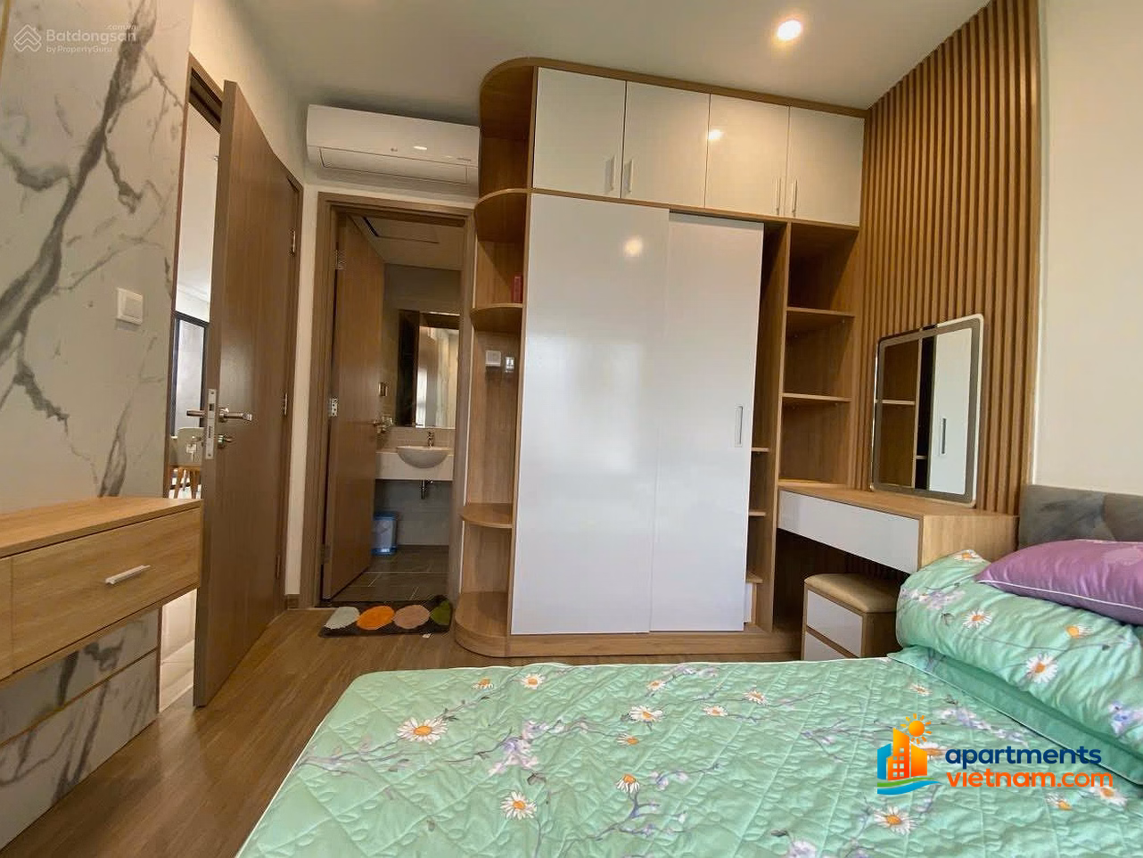 Going back to hometown, need money, urgent sale within a week 2 bedrooms + 69m2 Vinhomes Grand Park