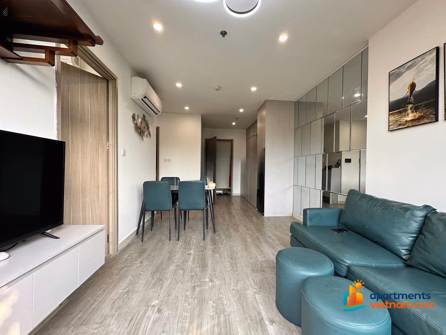 Moving to the US: selling 67m² 2BR 2BA apartment at Vinhomes Grand Park, with title deed and existing lease (9.5M VND/month)
