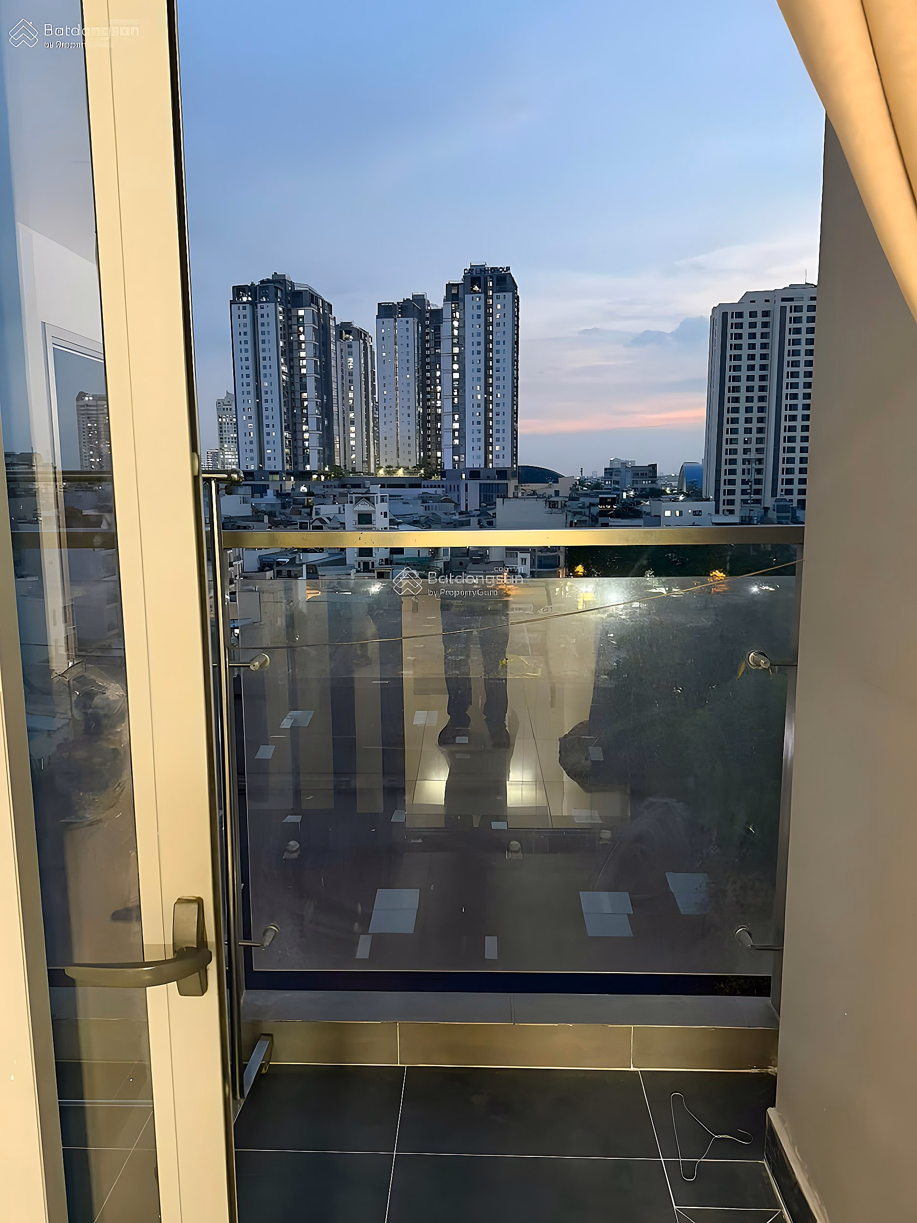 OWNER FOR SELLING RIVERA PARK APARTMENT, THANH THAI, DISTRICT 10, 74M, 2 BEDROOM 2WC, PRICE 5.4 BILLION A WEEK 0901 499 ***