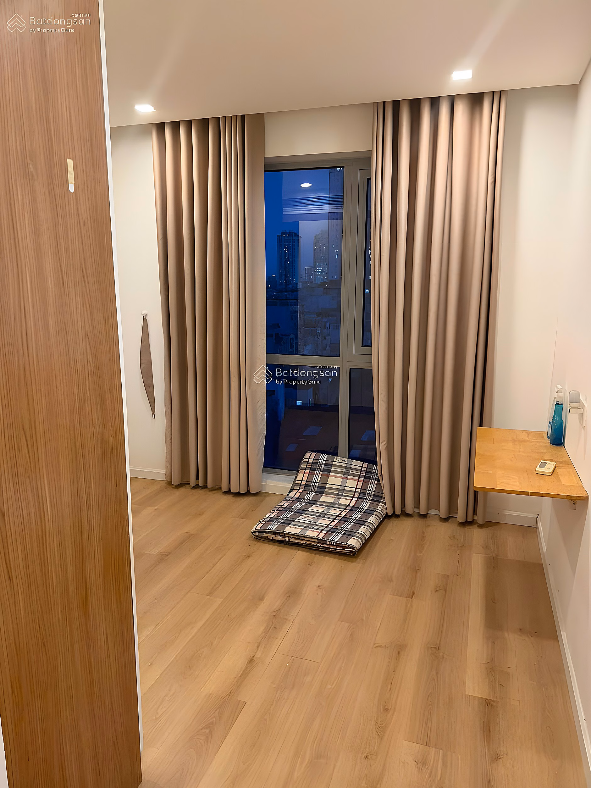 OWNER FOR SELLING RIVERA PARK APARTMENT, THANH THAI, DISTRICT 10, 74M, 2 BEDROOM 2WC, PRICE 5.4 BILLION A WEEK 0901 499 ***