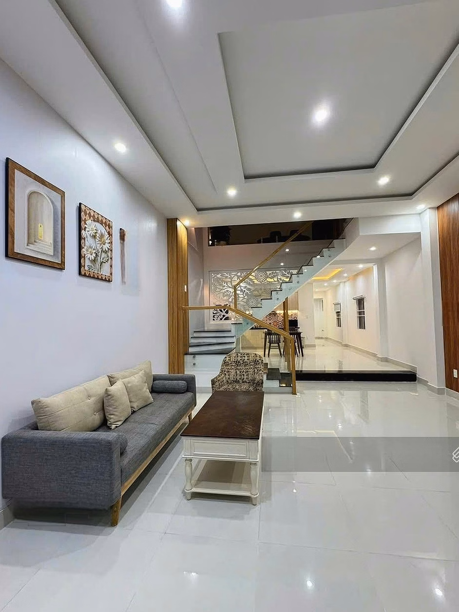 Owner needs to sell urgently 2-storey house 500m from My Khe beach, cash available inbox owner