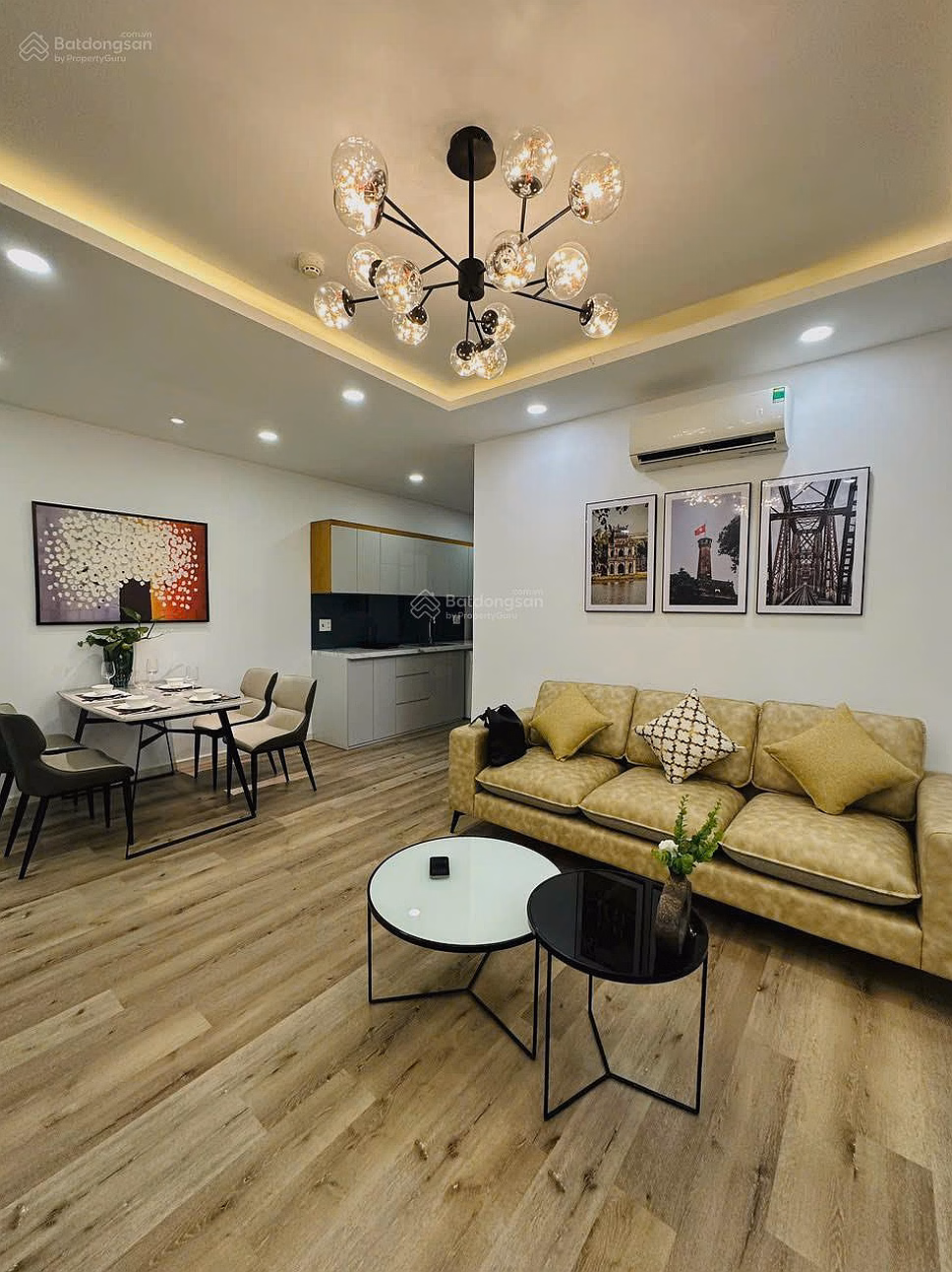 The owner needs to sell apartment 40 Muong Thanh. Main sea view, high floor. Price: 3 billion 6 (***)