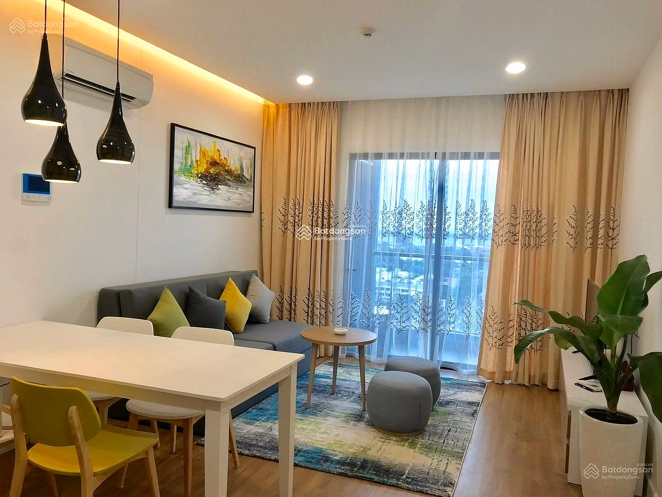 CC Carillon 3 apartment for sale in Hoang Hoa Tham, District. 65m², 2 bedrooms, 2 bathrooms, price 4.7 billion Contact 0907 909 *** Hung