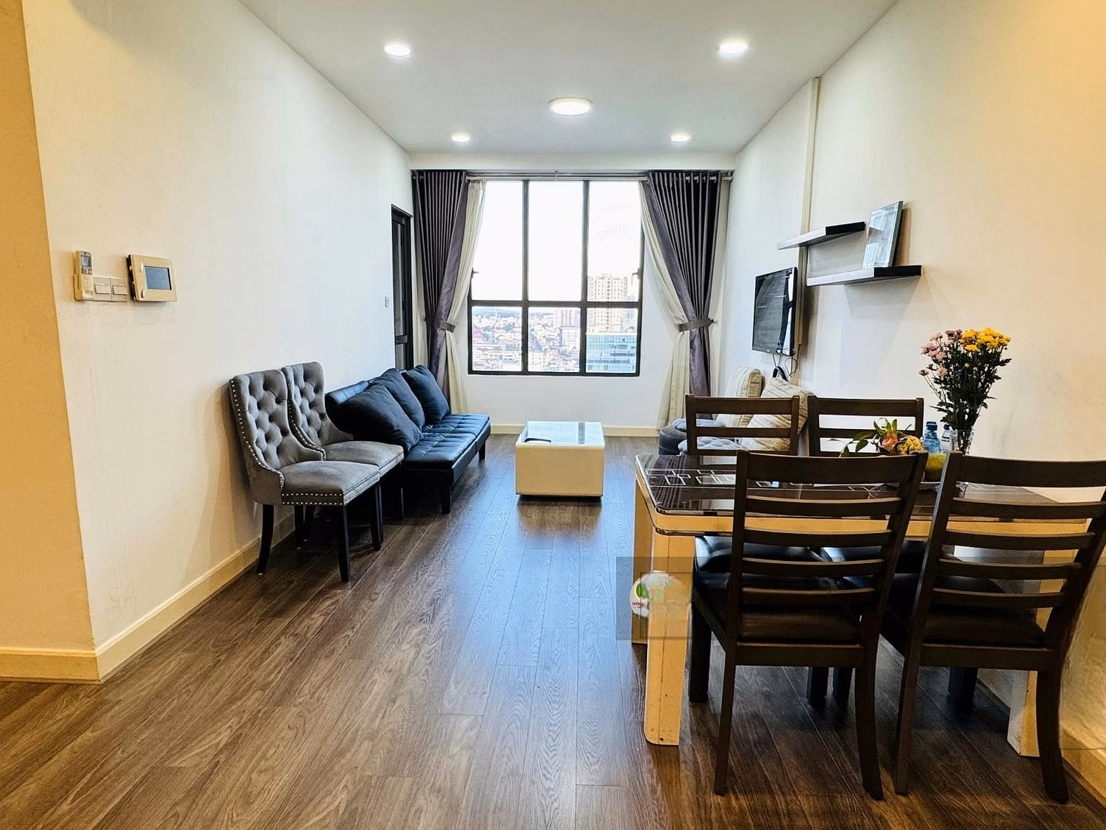 Need to sell urgently 2 bedroom apartment Icon 56 76m2. High floor with beautiful river view - Genuine furniture. Price 8 billion red book available