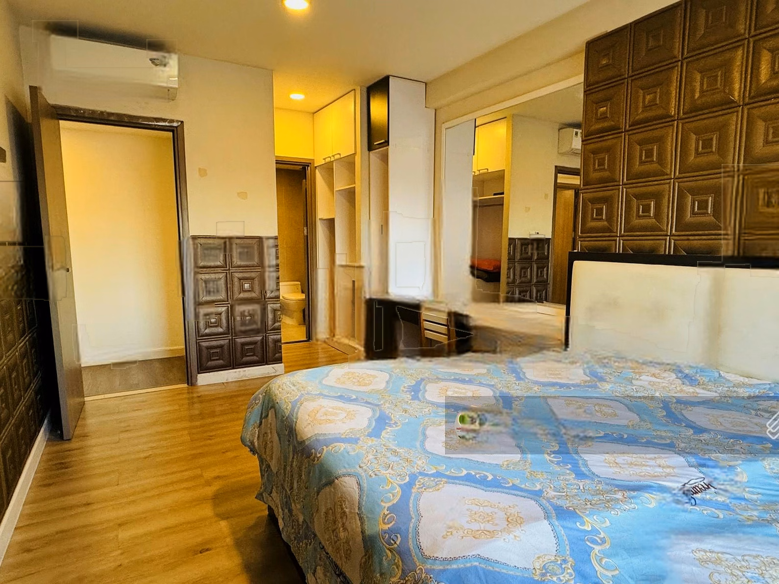 Need to sell urgently 2 bedroom apartment Icon 56 76m2. High floor with beautiful river view - Genuine furniture. Price 8 billion red book available