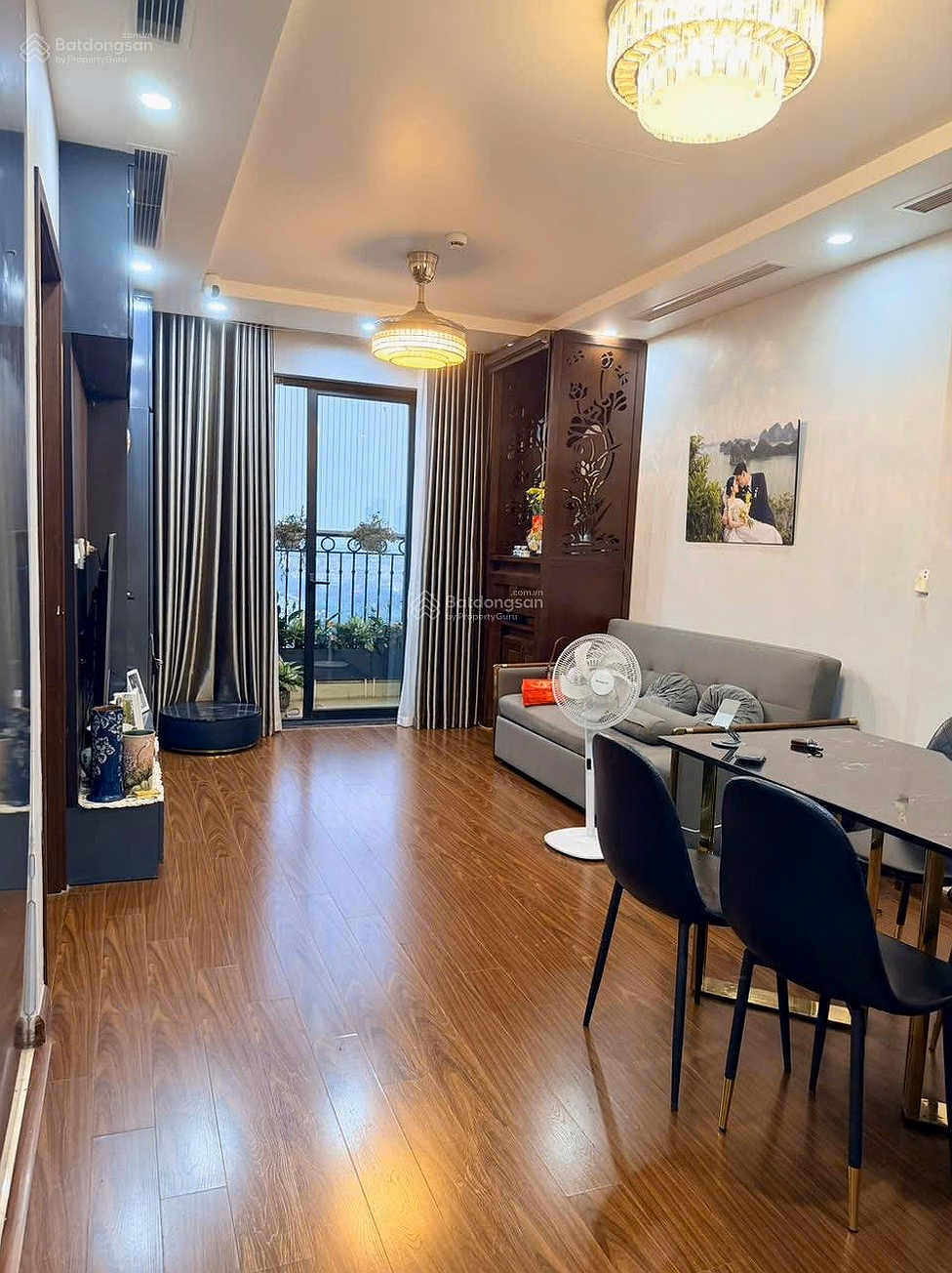 My brother needs to sell urgently a 78 m² apartment, 2 bedrooms, 2 bathrooms at Roman Plaza, nice floor, available car slot, price 6.7 billion