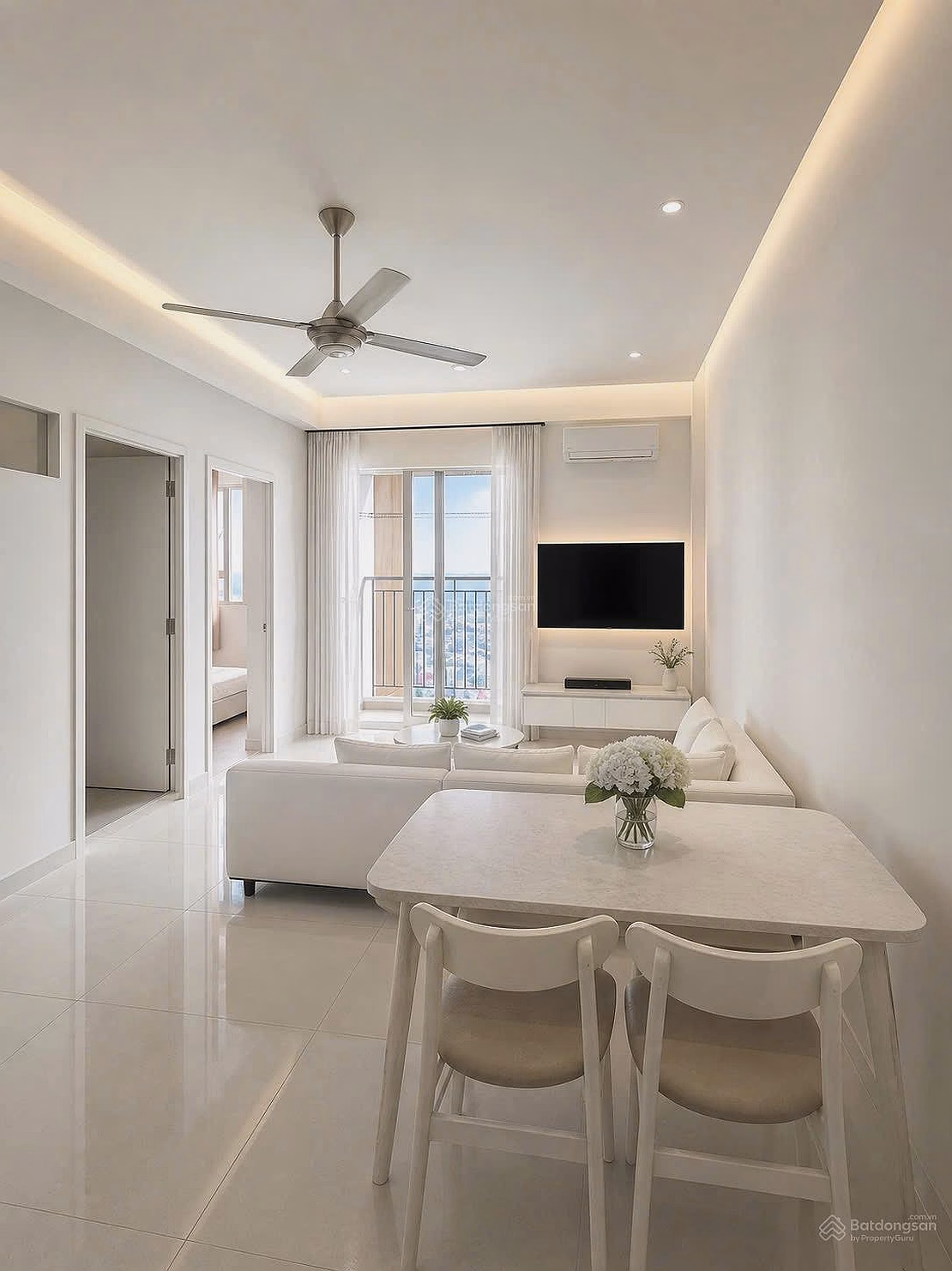 Owner needs to sell quickly 2 bedroom 1 bathroom The Park Residence, price 2,890, nice view - 0376 222 *** call me