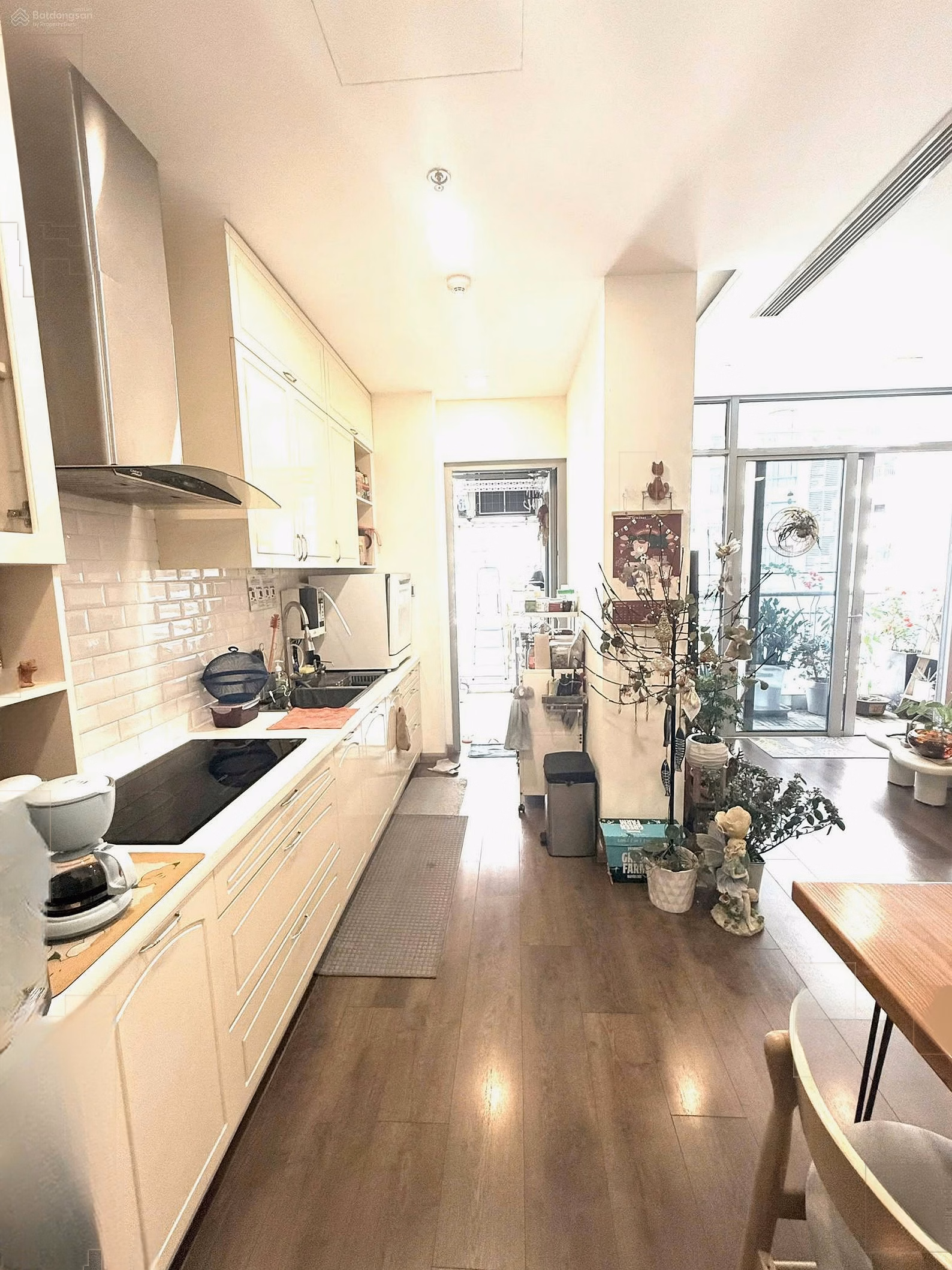 Urgently need money to sell 2 bedrooms Vinhomes Central Park, area 88m2, full interior decor, river view
