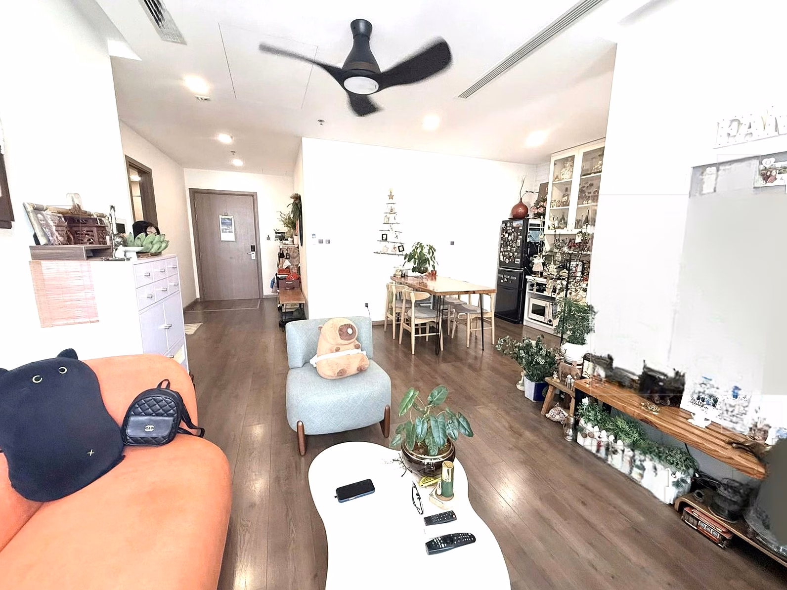 Urgently need money to sell 2 bedrooms Vinhomes Central Park, area 88m2, full interior decor, river view