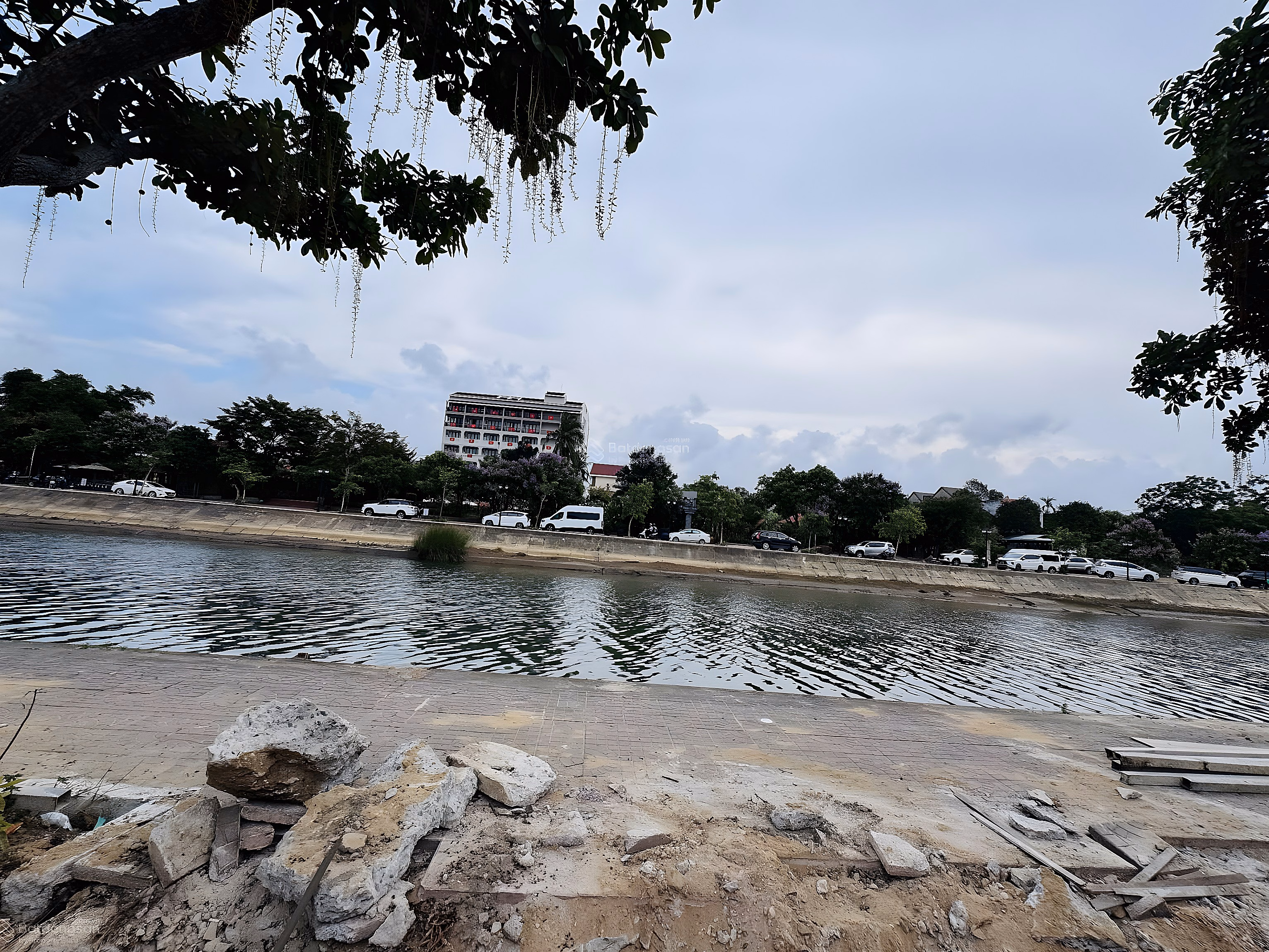 Land for sale on Nguyen Du street, Hoi An ancient town, beautiful view directly to Hoai river. Urgent sale price. Area 161m2
