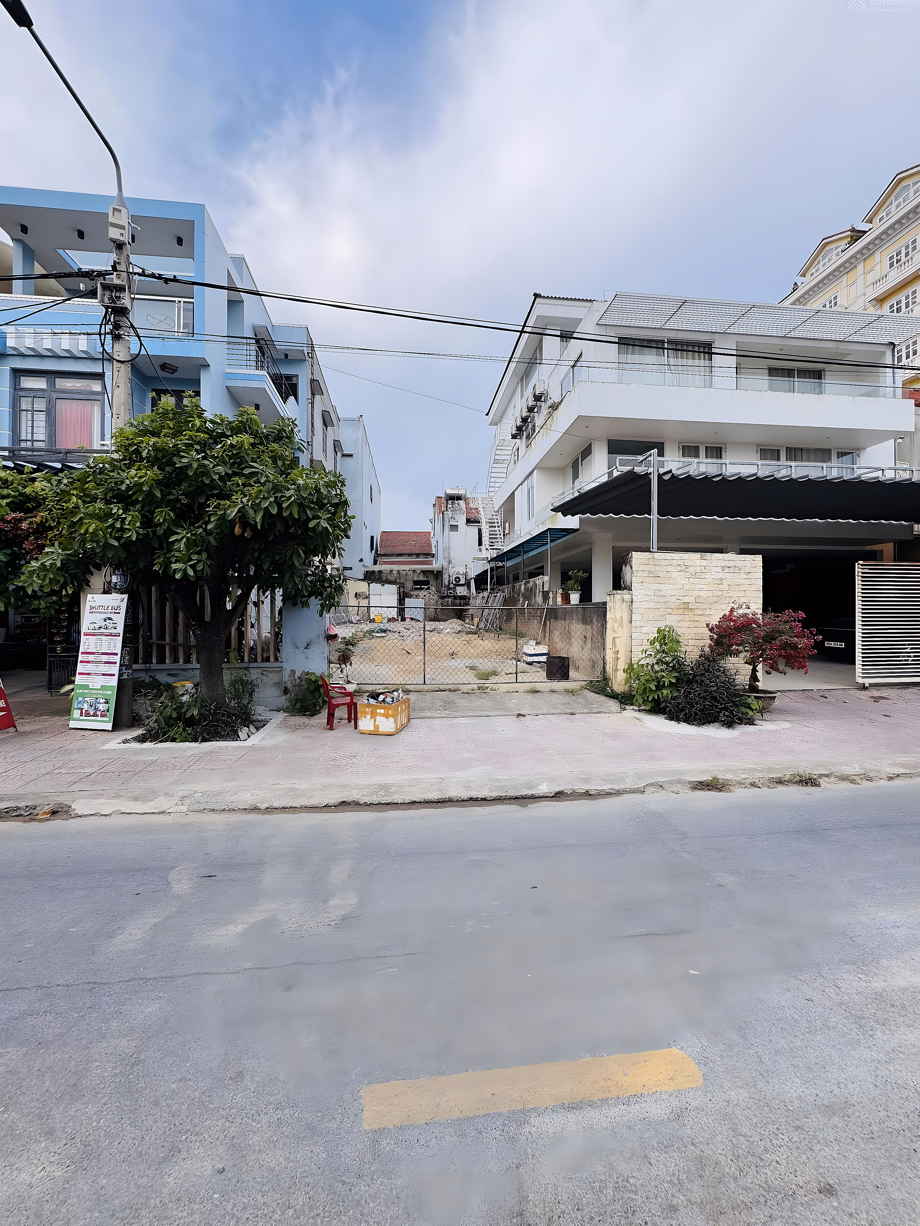 Land for sale on Nguyen Du street, Hoi An ancient town, beautiful view directly to Hoai river. Urgent sale price. Area 161m2