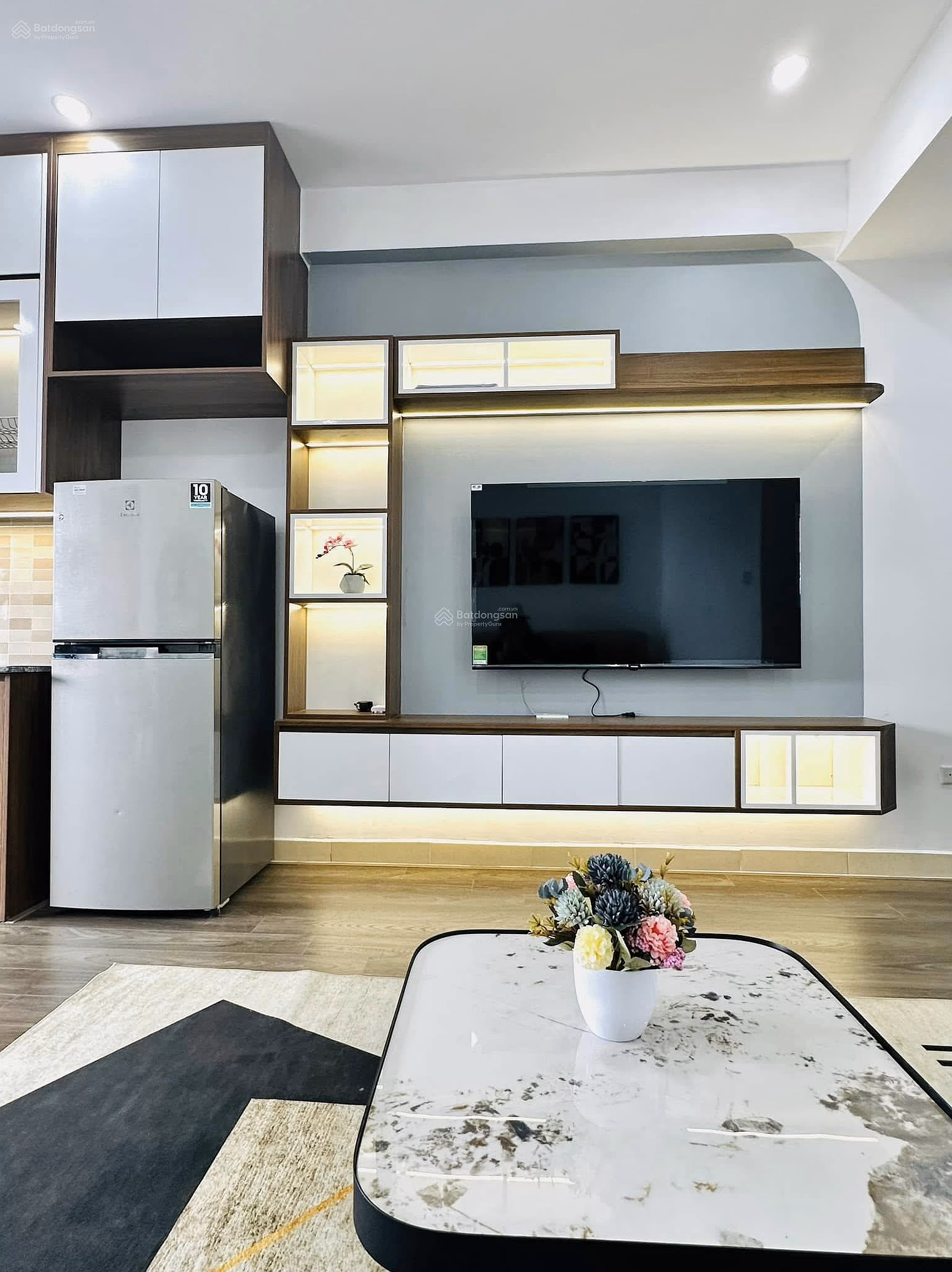 Selling apartment K35 Tan Mai, very beautiful middle floor, balcony with open view, new house right away