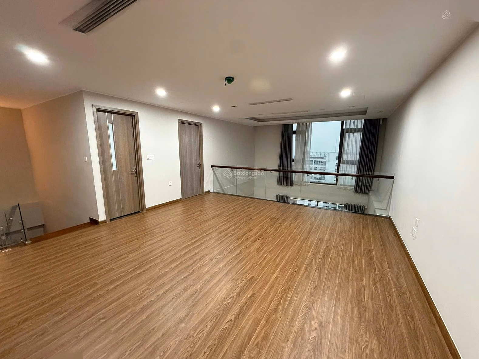 Luxury apartment, 5 bedrooms in Udic Tay Ho Tower for rent up to 300 m² duplex