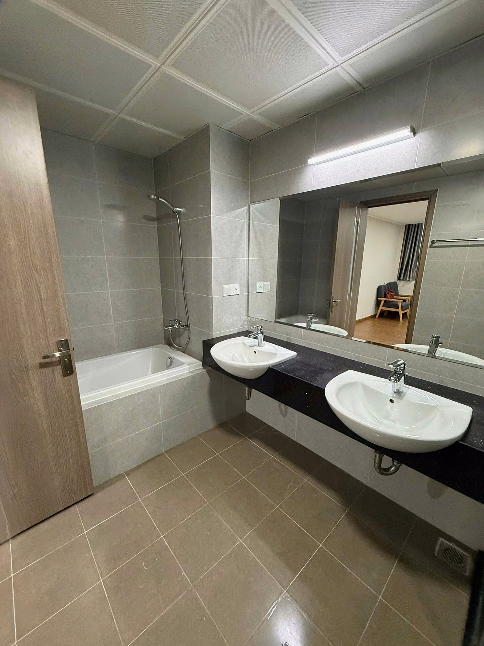 Luxury apartment, 5 bedrooms in Udic Tay Ho Tower for rent up to 300 m² duplex
