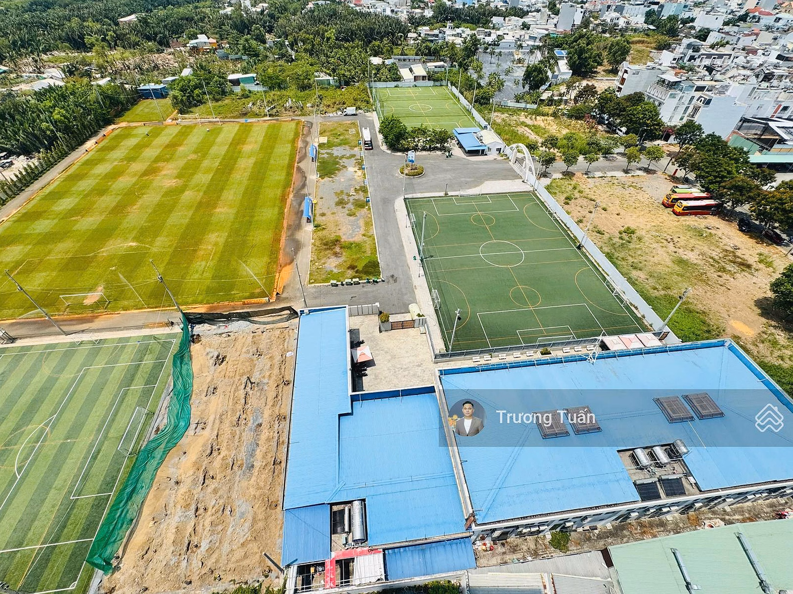 Hoang Quoc Viet corner apartment with airy view of the football field, fully furnished