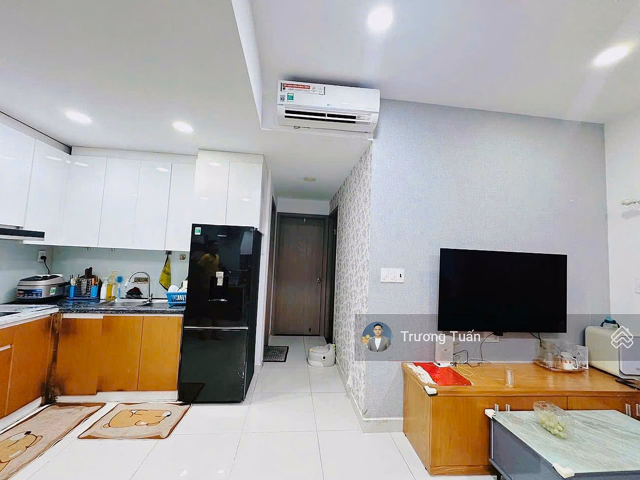 Hoang Quoc Viet corner apartment with airy view of the football field, fully furnished